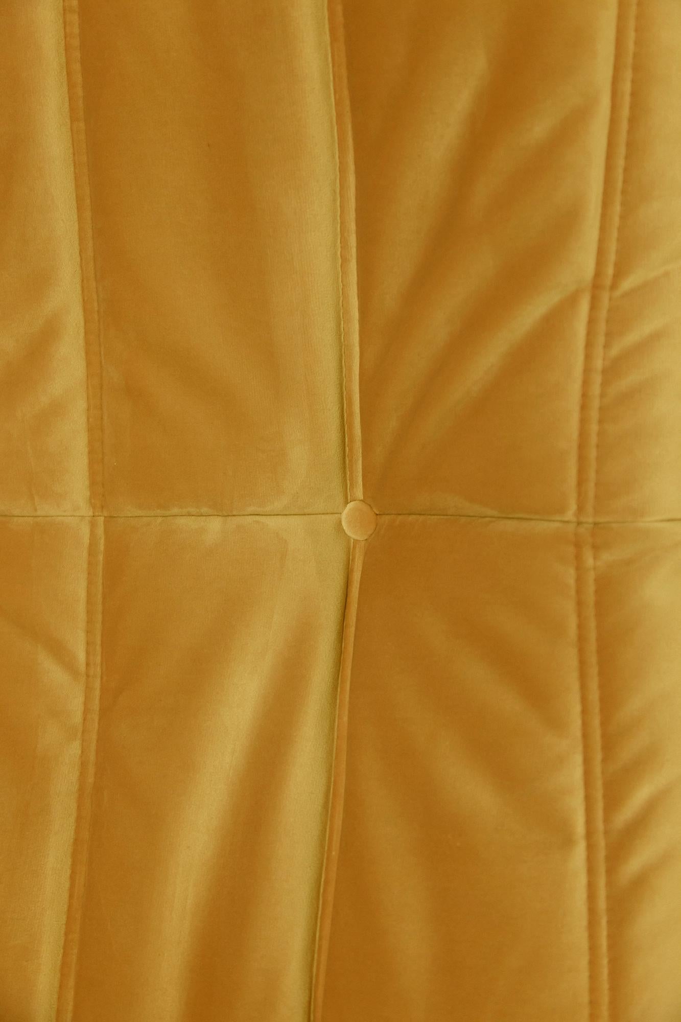 Togo Longue Chair in Golden Yellow Velvet by Michel Ducaroy, Ligne Roset For Sale 1
