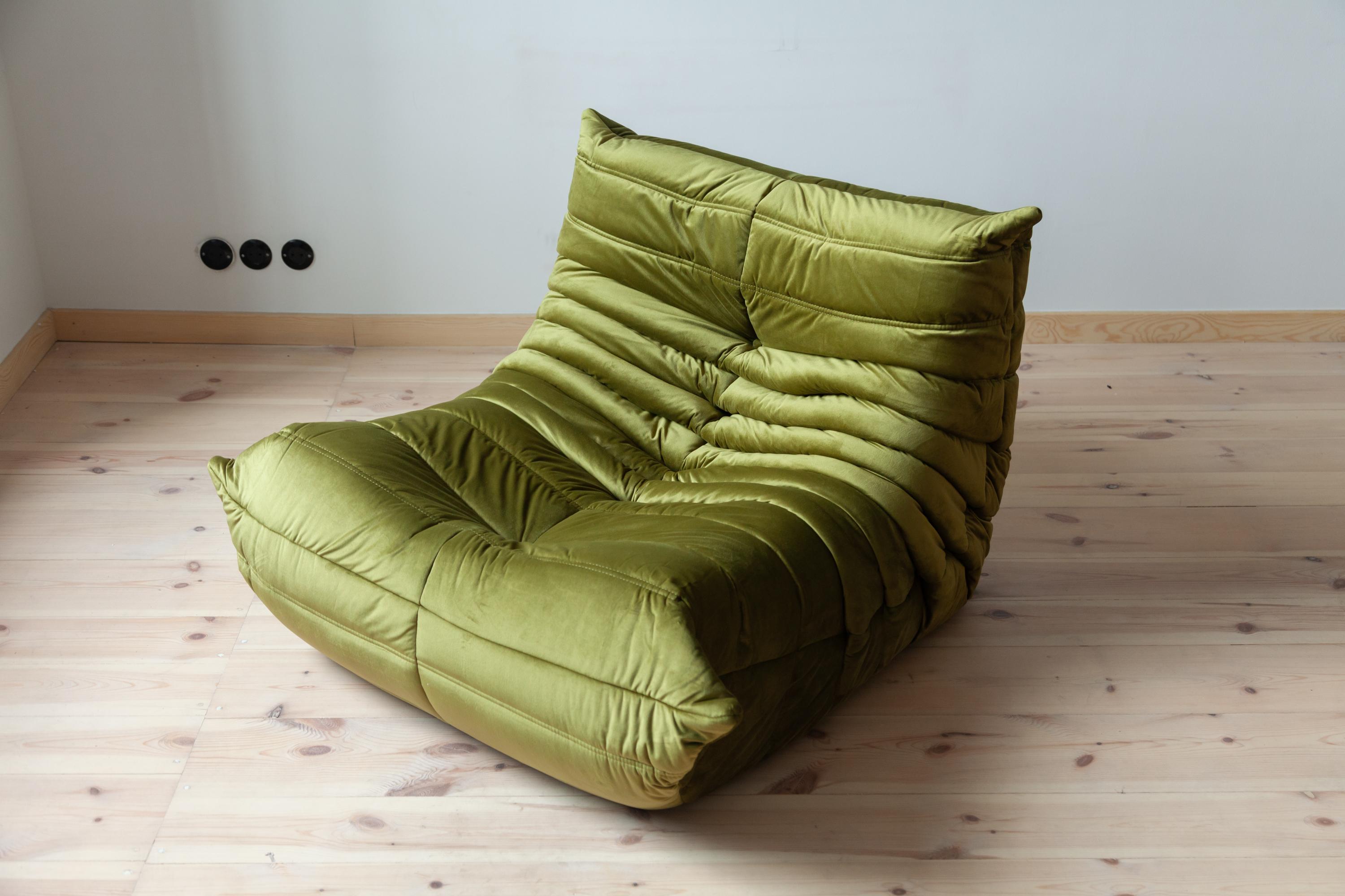 Mid-Century Modern Togo Longue Chair in Green Velvet by Michel Ducaroy, Ligne Roset For Sale