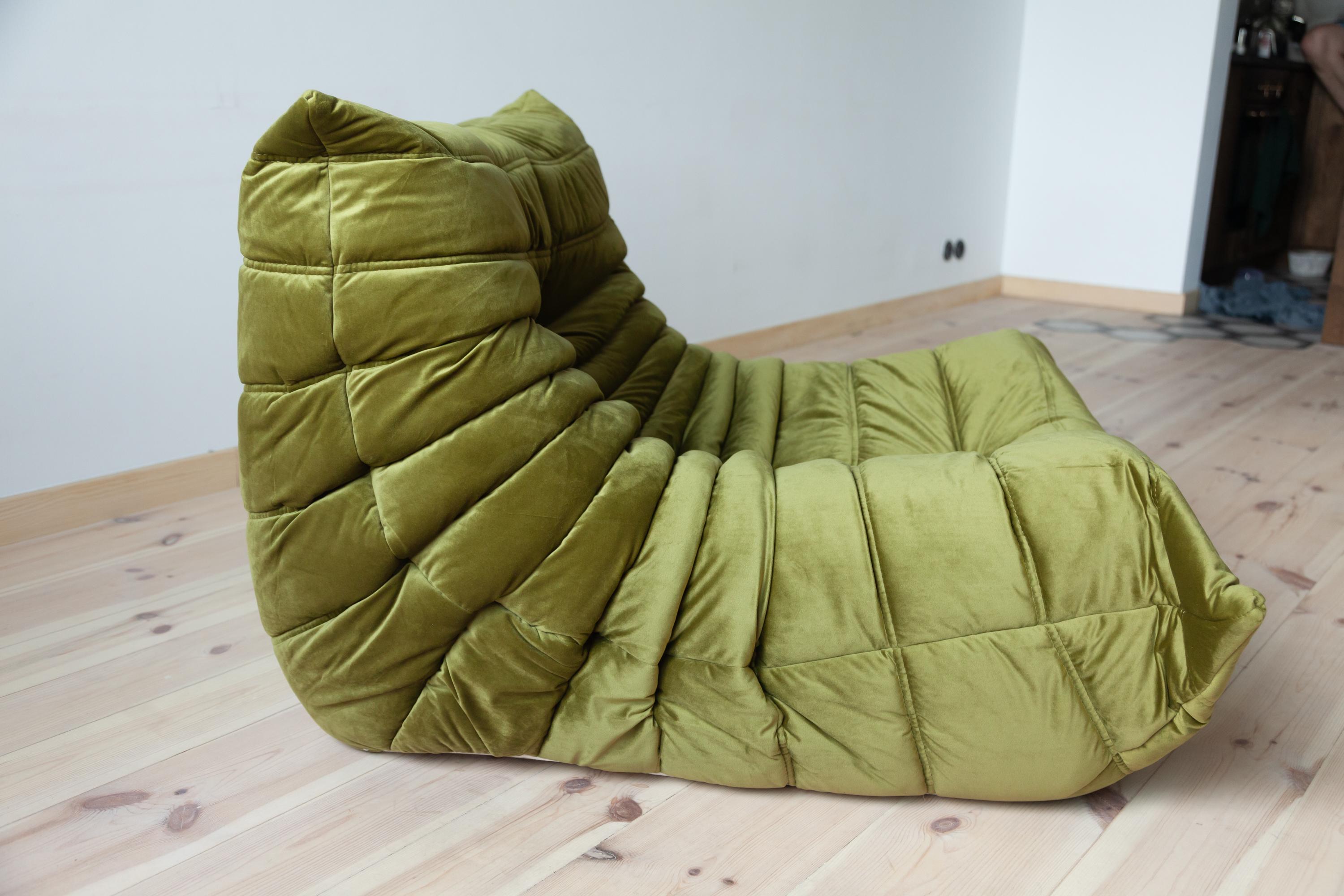 Togo Longue Chair in Green Velvet by Michel Ducaroy, Ligne Roset For Sale 2