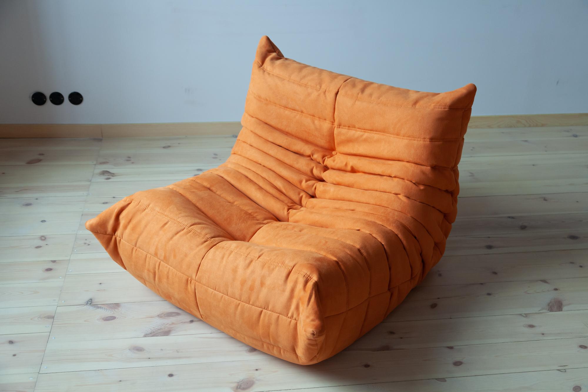 Mid-Century Modern Togo Longue Chair in Orange Microfibre by Michel Ducaroy, Ligne Roset For Sale