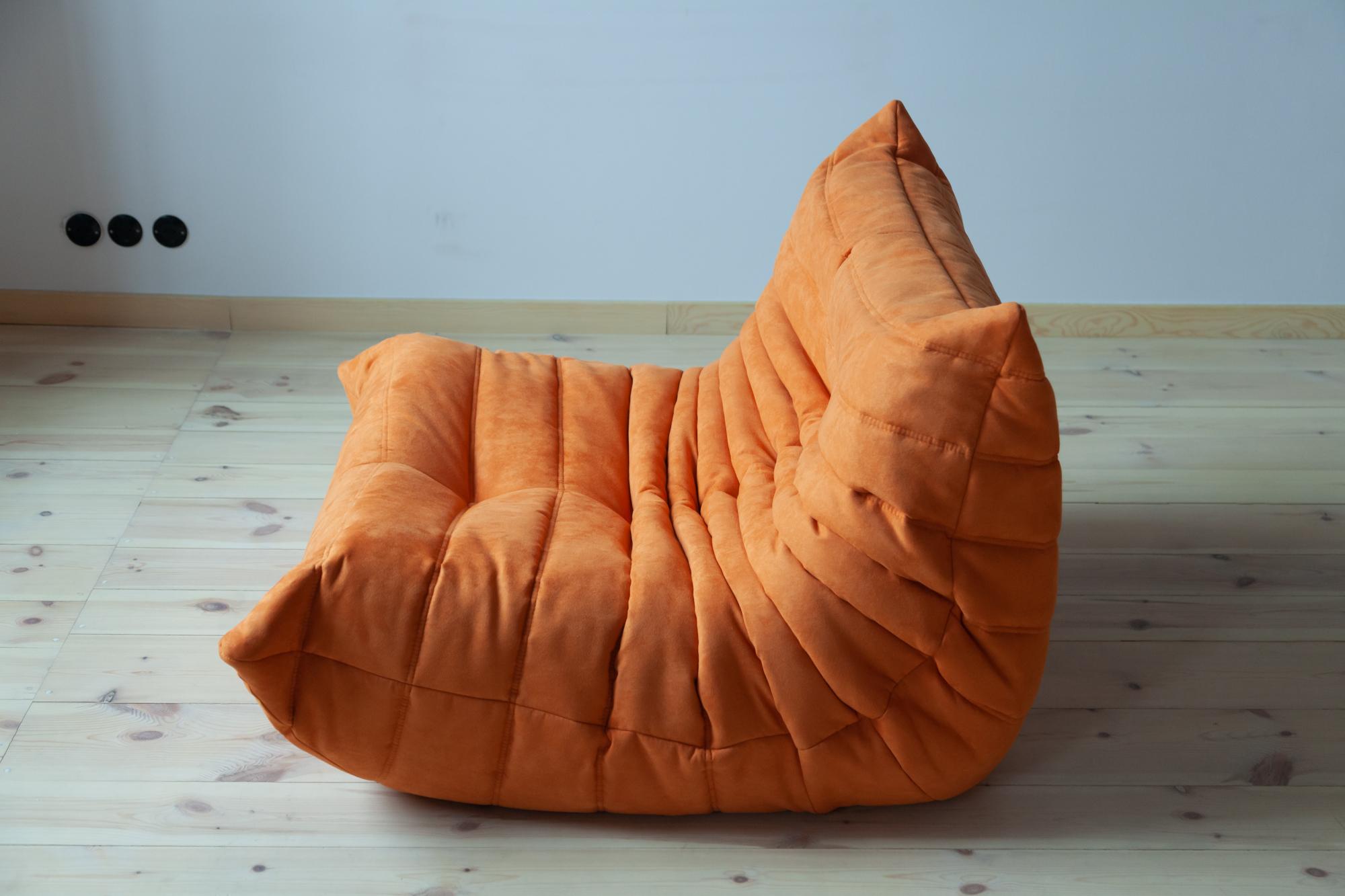 French Togo Longue Chair in Orange Microfibre by Michel Ducaroy, Ligne Roset For Sale