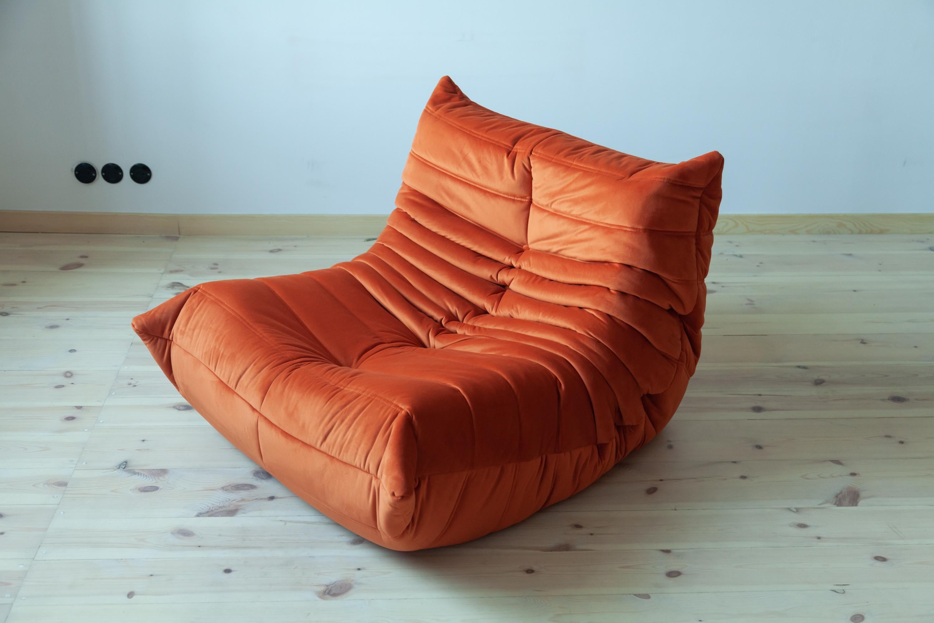 Mid-Century Modern Togo Longue Chair in Orange Velvet by Michel Ducaroy, Ligne Roset For Sale