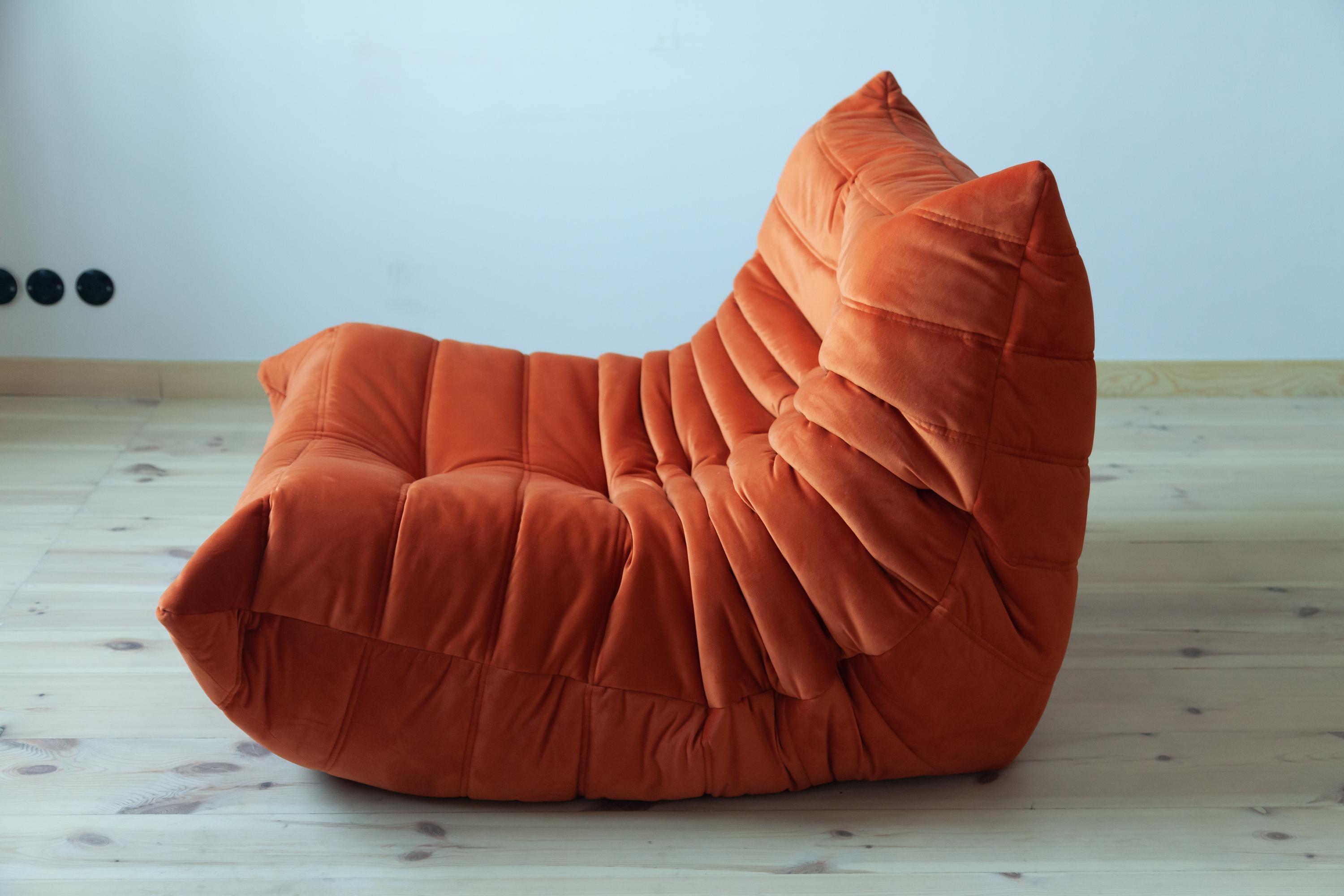 French Togo Longue Chair in Orange Velvet by Michel Ducaroy, Ligne Roset For Sale