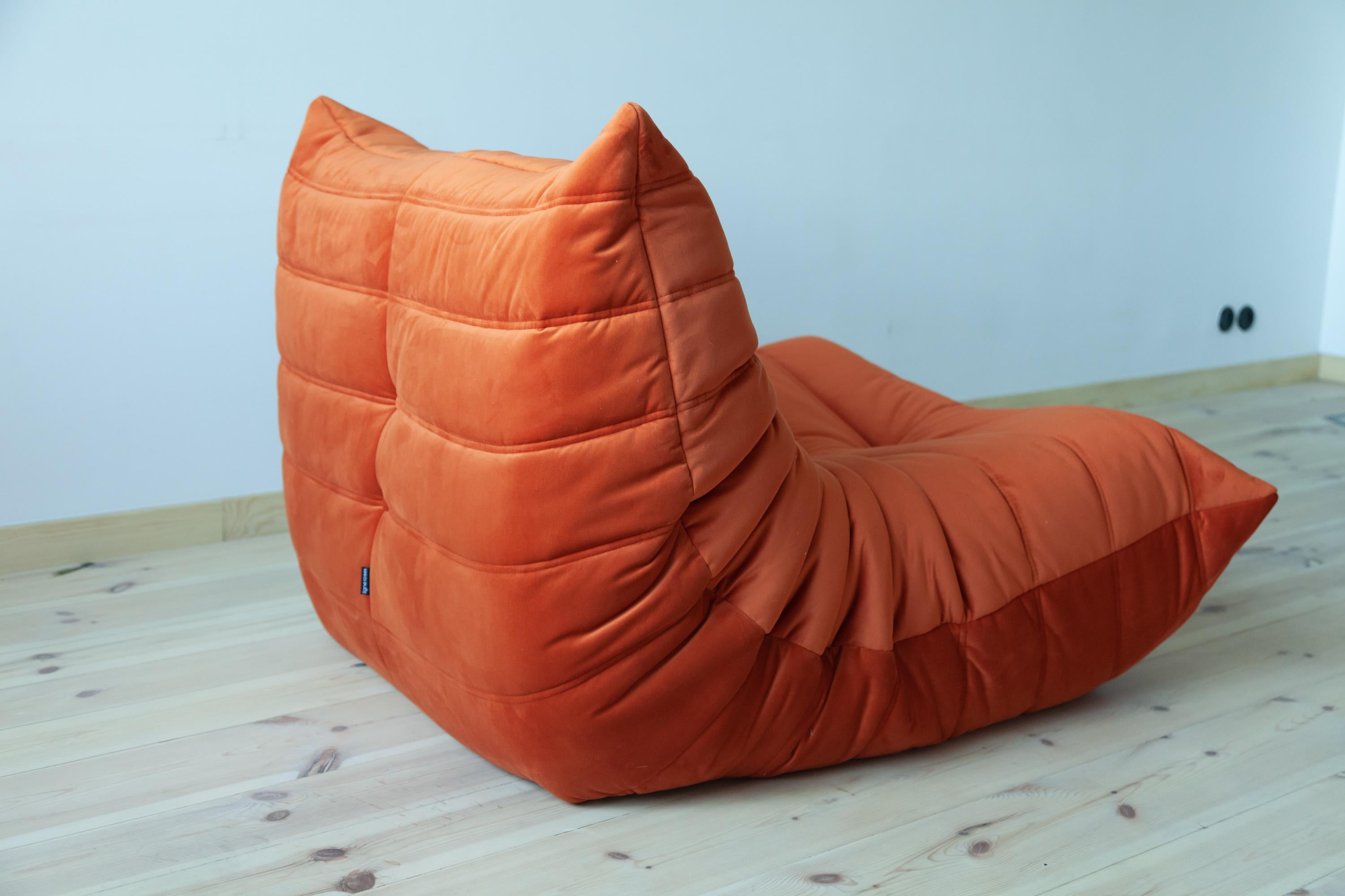 Late 20th Century Togo Longue Chair in Orange Velvet by Michel Ducaroy, Ligne Roset For Sale