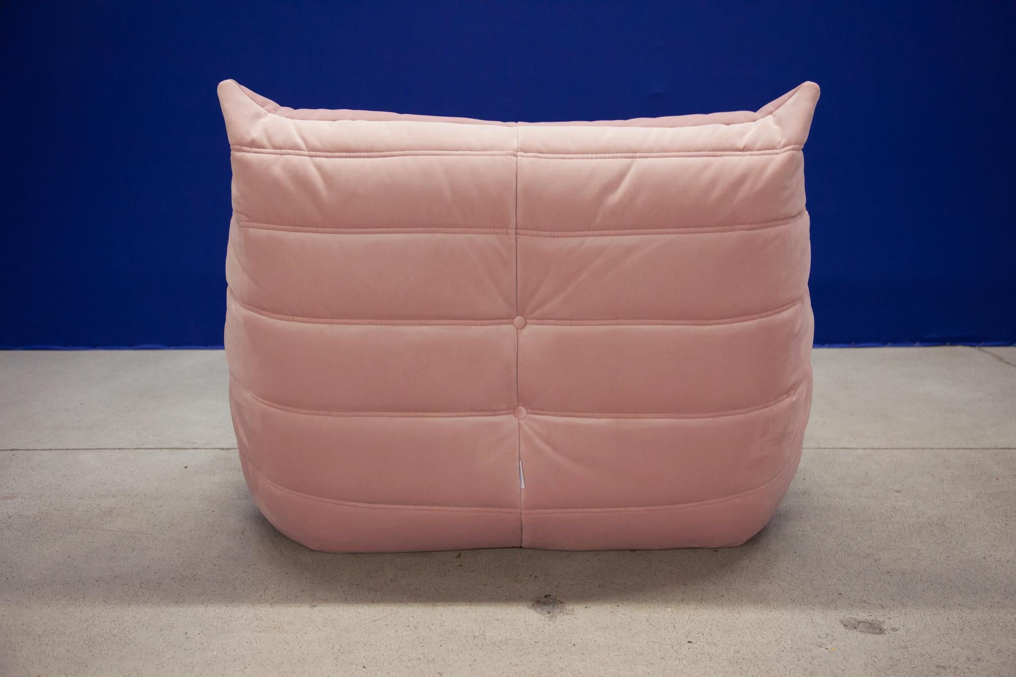 Togo Longue Chair in Pink Velvet by Michel Ducaroy, Ligne Roset For Sale 4