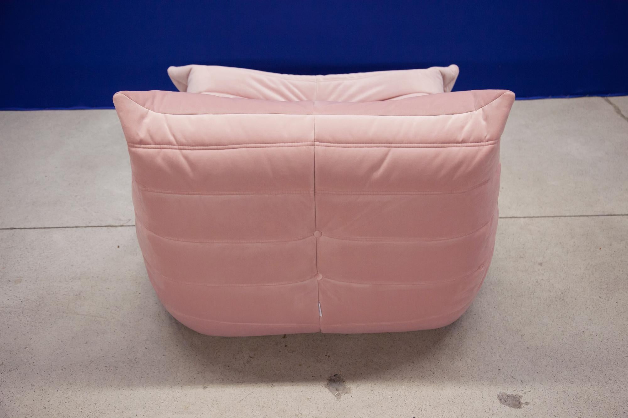 Togo Longue Chair in Pink Velvet by Michel Ducaroy, Ligne Roset For Sale 5