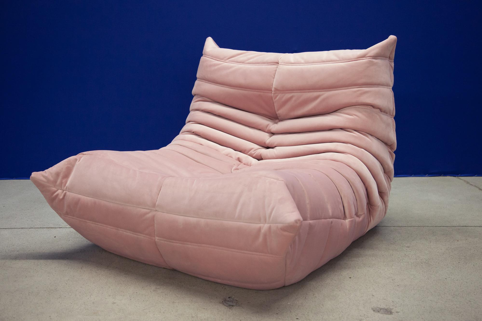 Togo Longue Chair in Pink Velvet by Michel Ducaroy, Ligne Roset For Sale 8