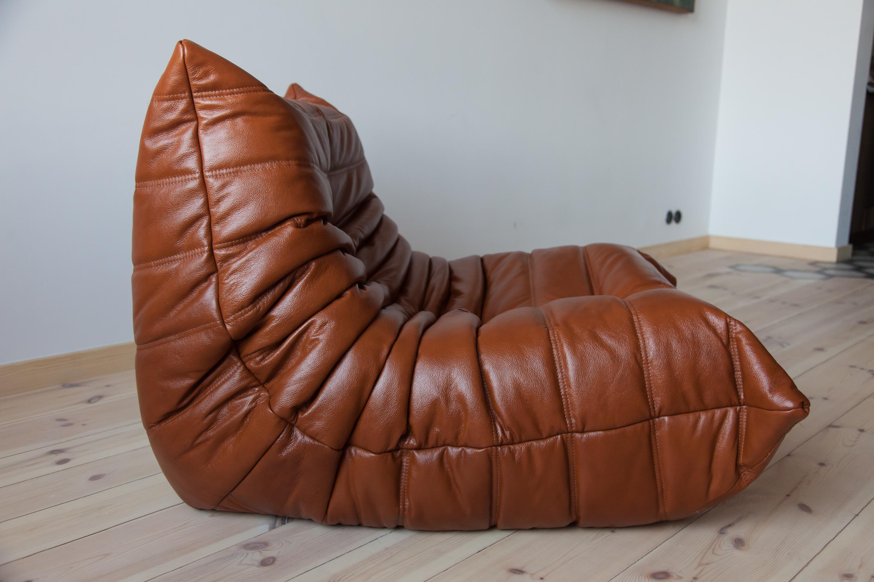 Français Chaise longue Togo en cuir de whisky par Michel Ducaroy, Ligne Roset en vente