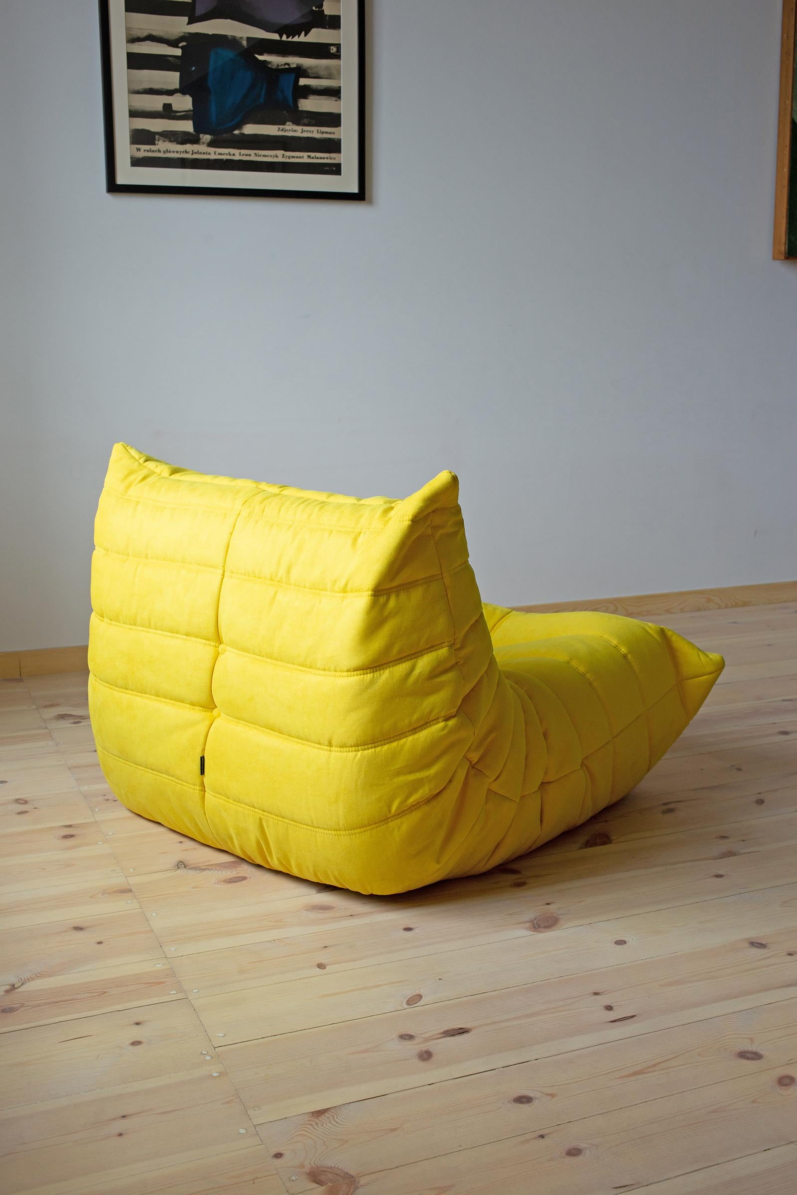 Mid-Century Modern Togo Longue Chair in Yellow Microfibre by Michel Ducaroy, Ligne Roset For Sale
