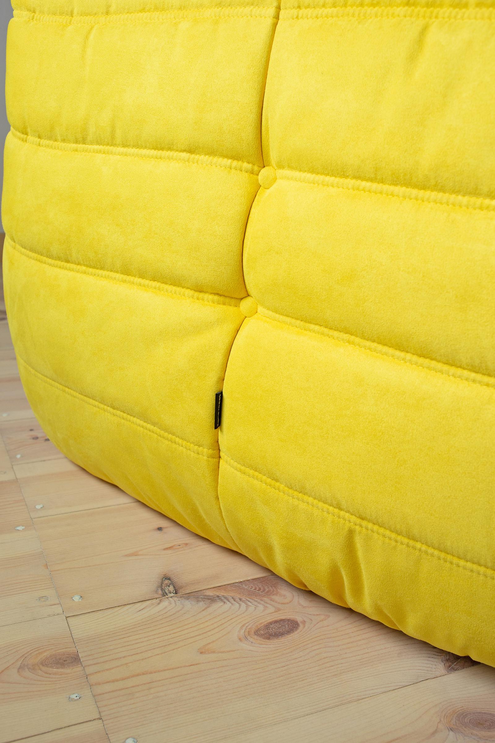 French Togo Longue Chair in Yellow Microfibre by Michel Ducaroy, Ligne Roset For Sale