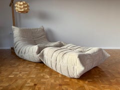 Fauteuil de salon et pouf Togo de Michel Ducaroy pour Ligne Roset