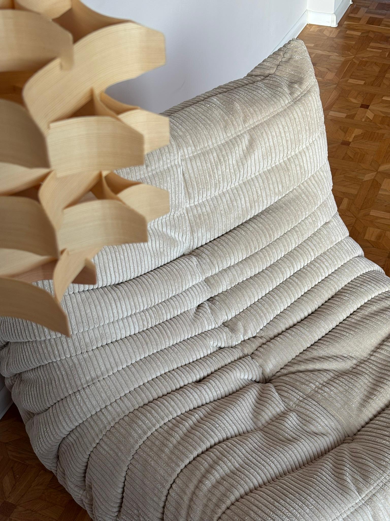 Français Fauteuil de salon et pouf Togo de Michel Ducaroy pour Ligne Roset