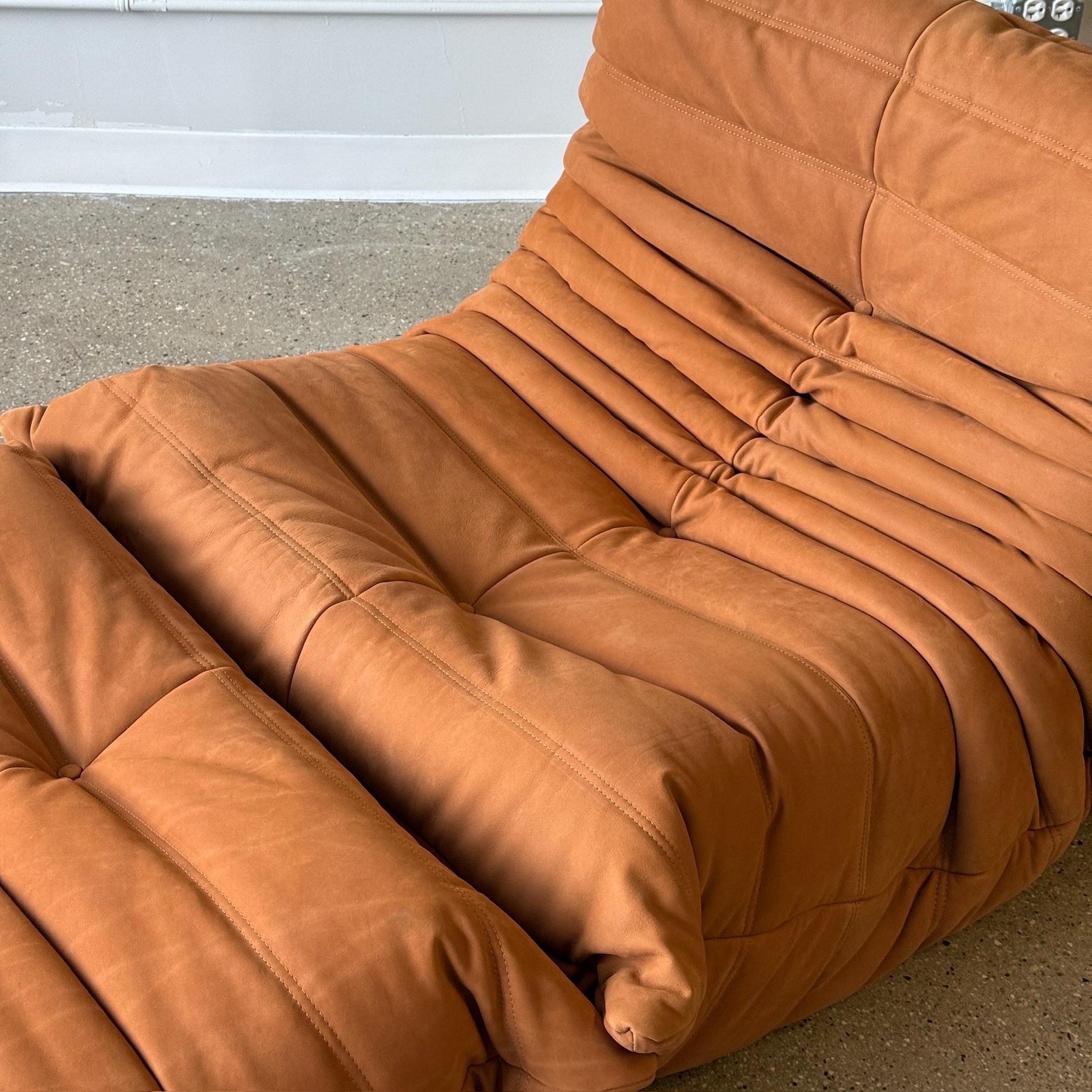 c. 2000s. France. Price is for the set. Contact us if you’d like to purchase a single item. Brown leather togo set

Ottoman 34.5L 31W 15H
