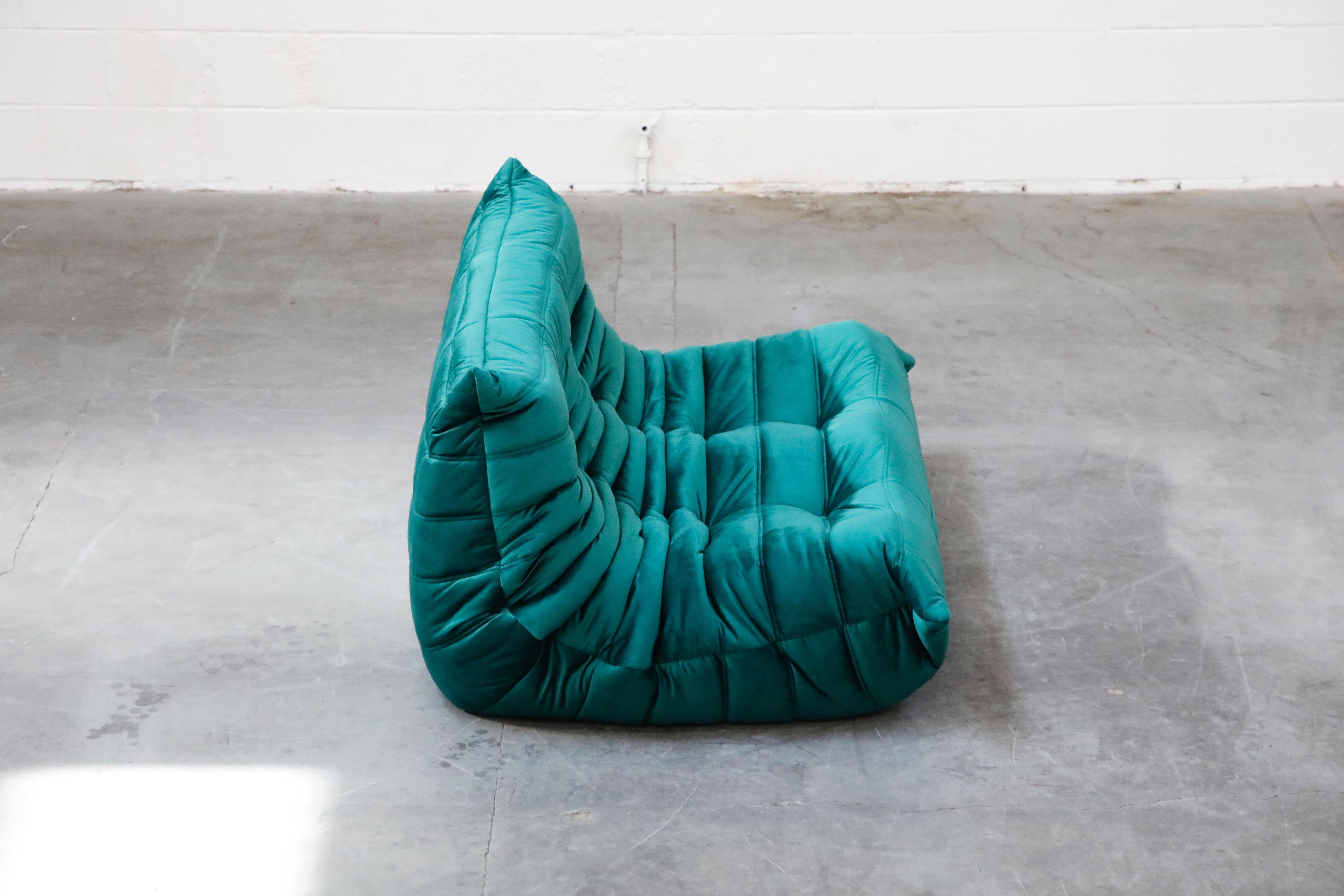 Togo Loveseat by Michel Ducaroy for Ligne Roset in Emerald Green Velvet, Signed In Excellent Condition In Los Angeles, CA