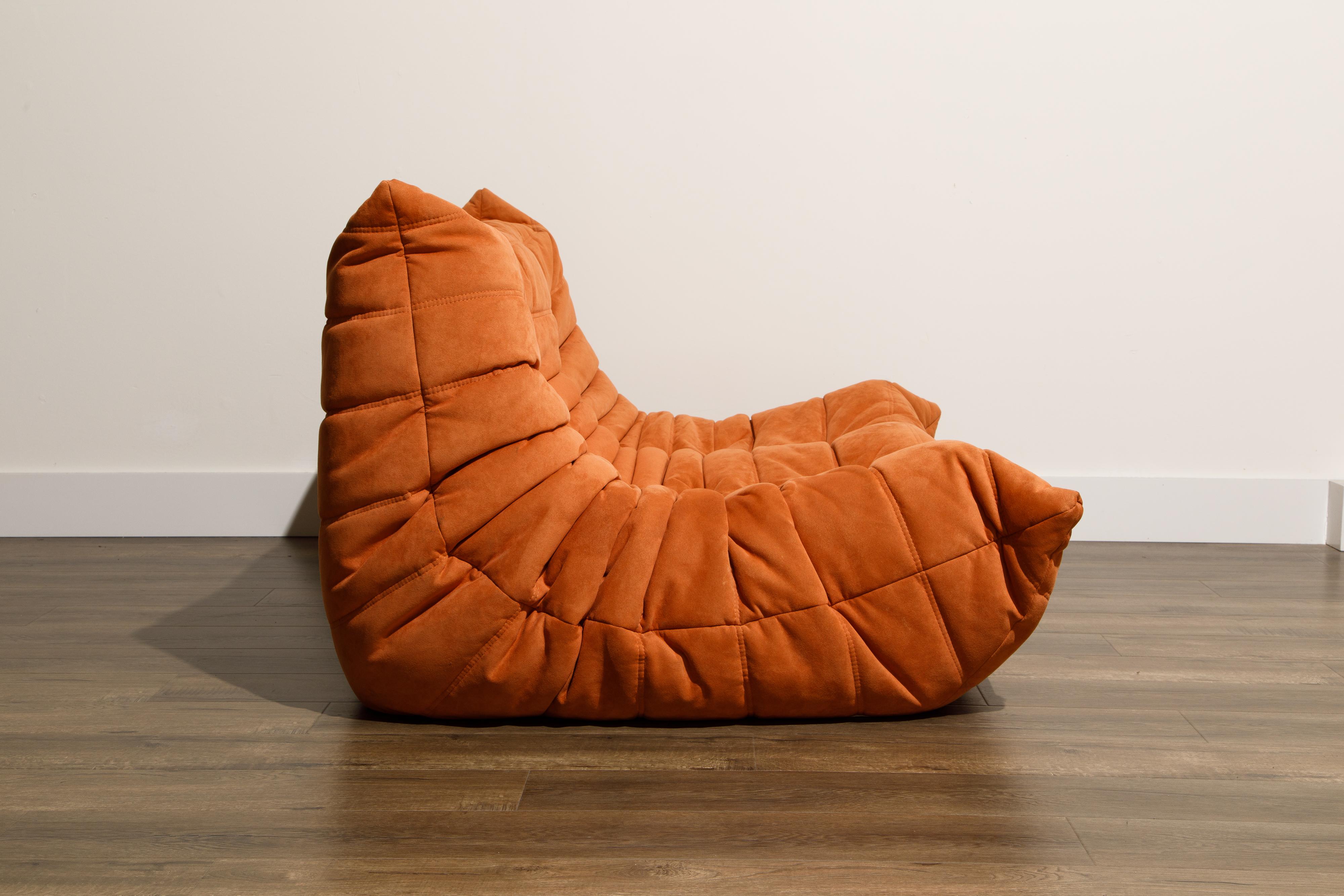 'Togo' Loveseat Sofa by Michel Ducaroy for Ligne Roset, Signed In Excellent Condition In Los Angeles, CA