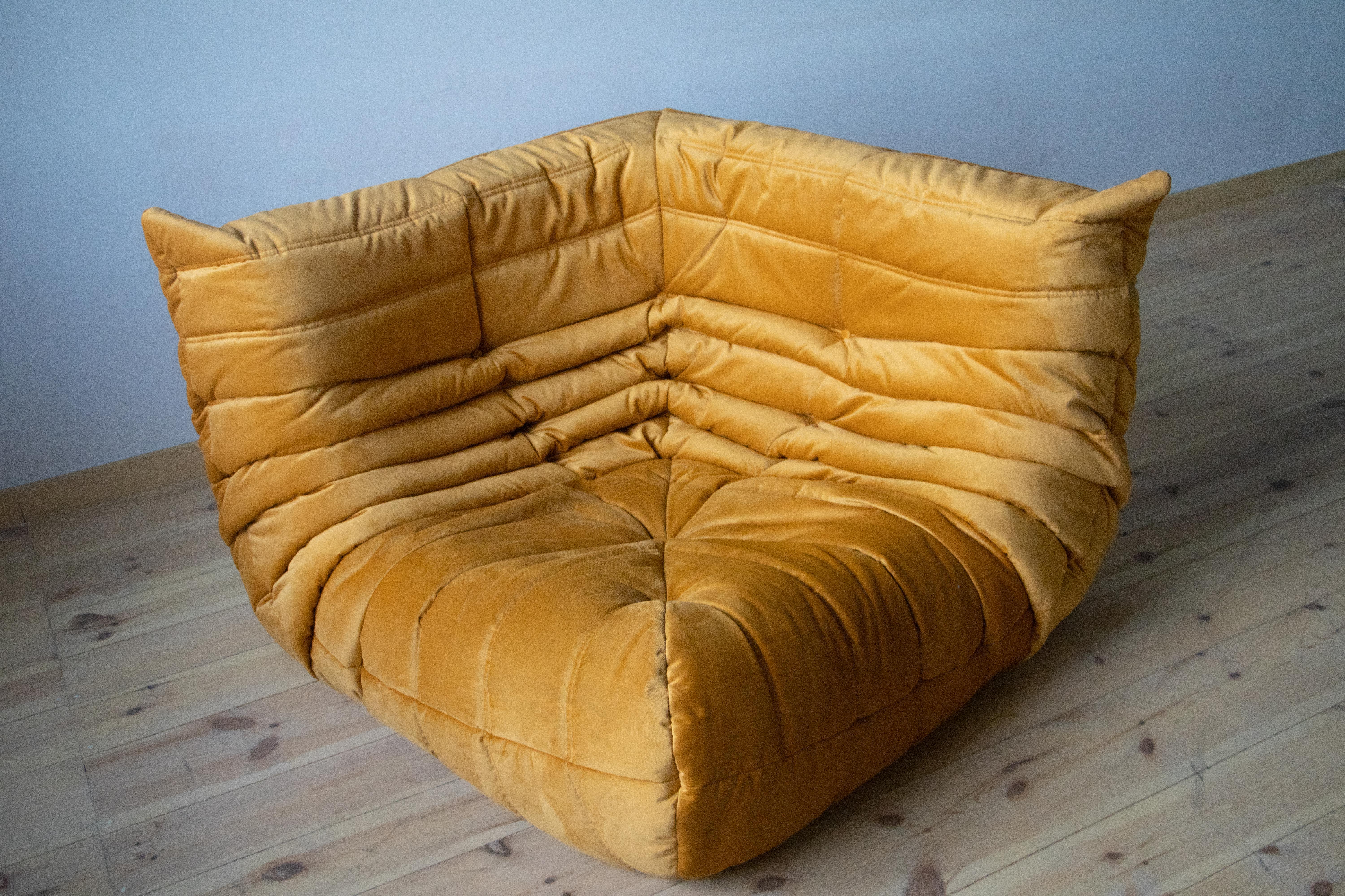 Togo Metall Gold Samt Sofa-Set von Michel Ducaroy für Ligne Roset im Angebot 4