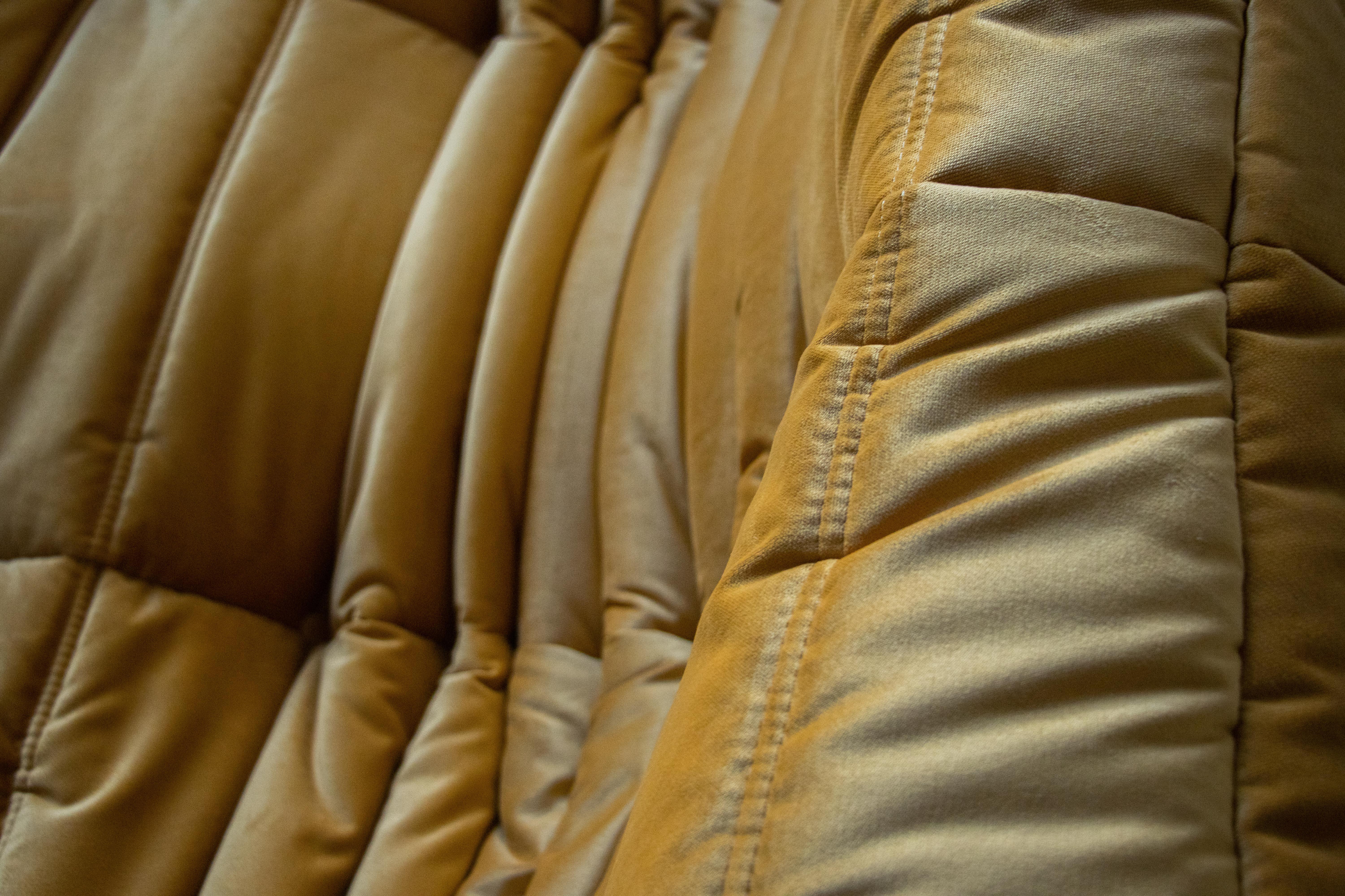 Togo Metall Gold Samt Sofa-Set von Michel Ducaroy für Ligne Roset im Angebot 5