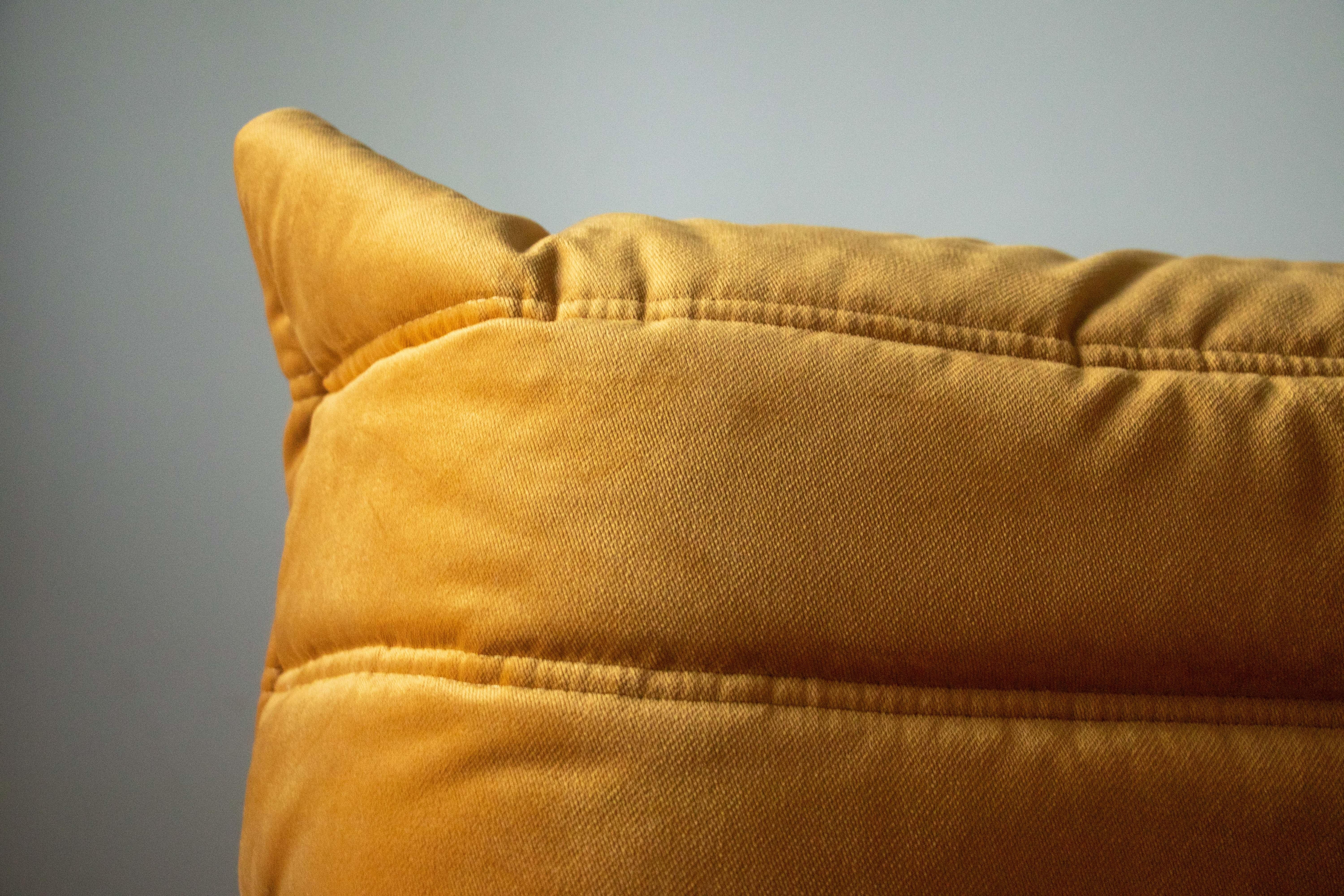 Togo Metall Gold Samt Sofa-Set von Michel Ducaroy für Ligne Roset im Angebot 8