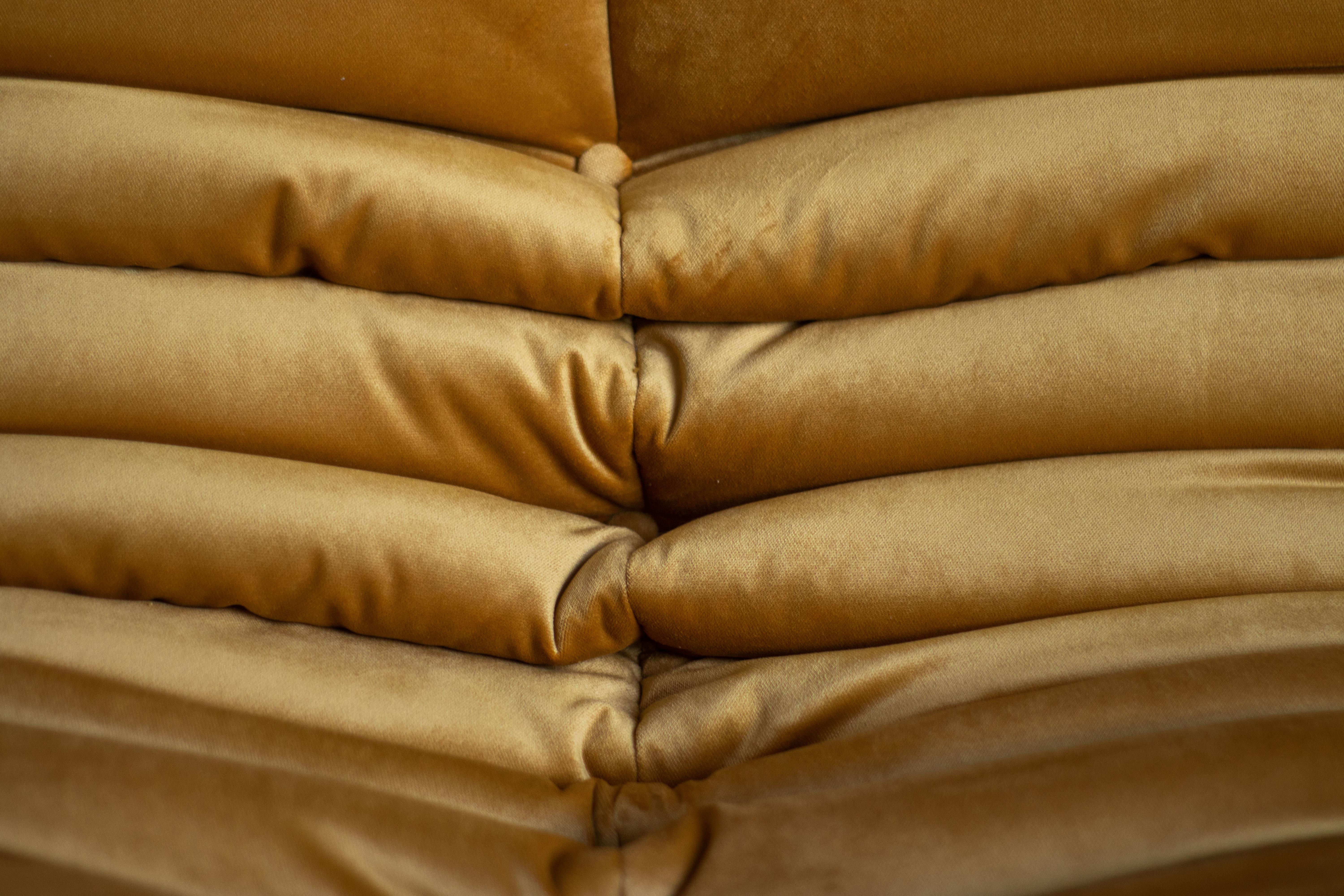 Togo Metall Gold Samt Sofa-Set von Michel Ducaroy für Ligne Roset im Angebot 9