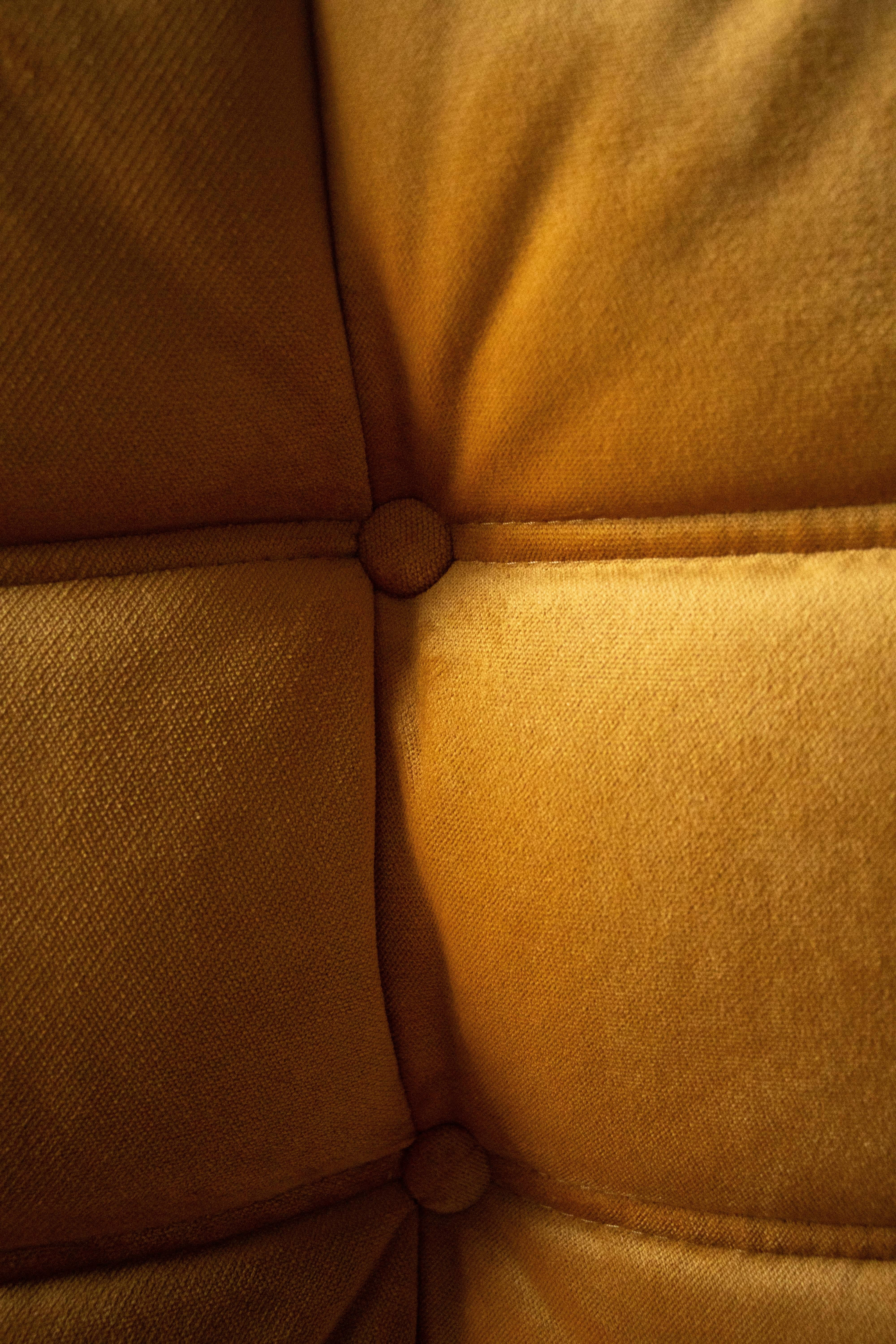 Togo Metall Gold Samt Sofa-Set von Michel Ducaroy für Ligne Roset im Angebot 2