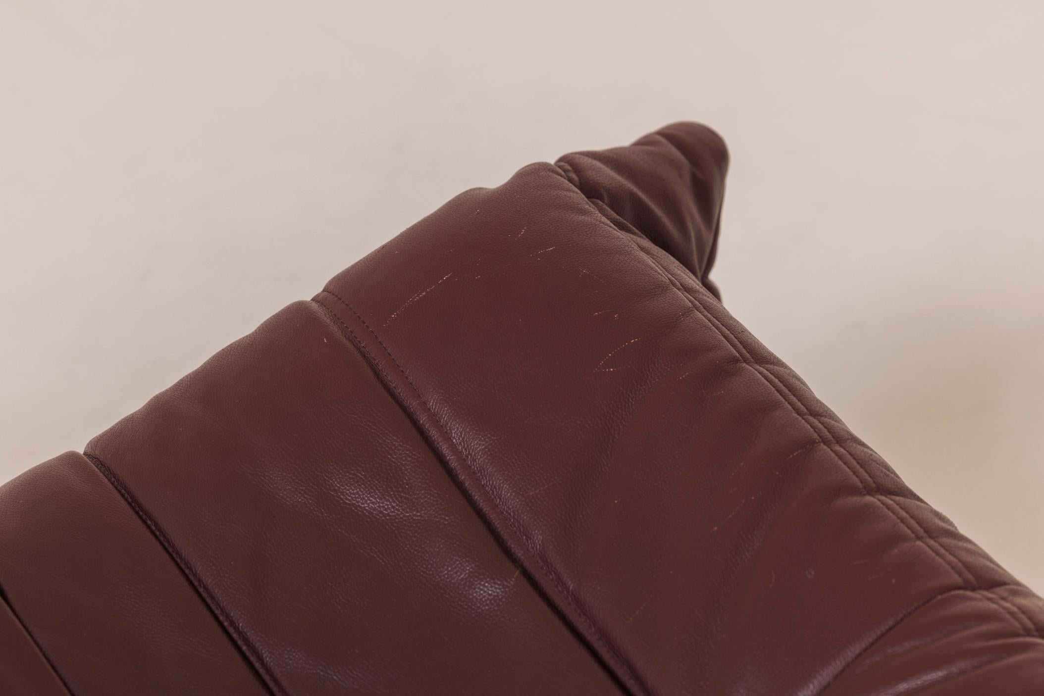 ‘Togo’ One Seater, Burgundy leather by M. Ducaroy for Ligne Roset, France, 1960s 3