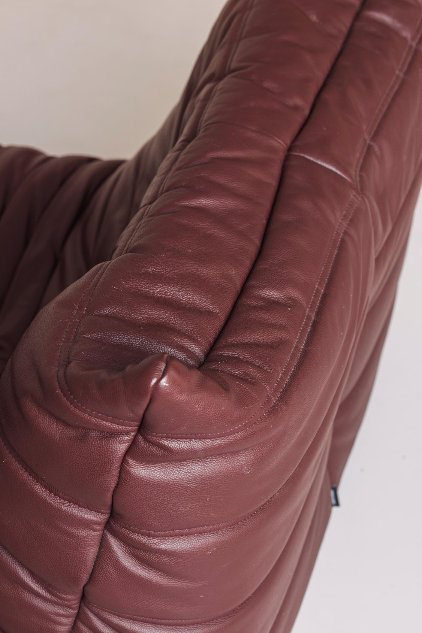 ‘Togo’ One Seater, Burgundy leather by M. Ducaroy for Ligne Roset, France, 1960s In Good Condition In Antwerp, BE