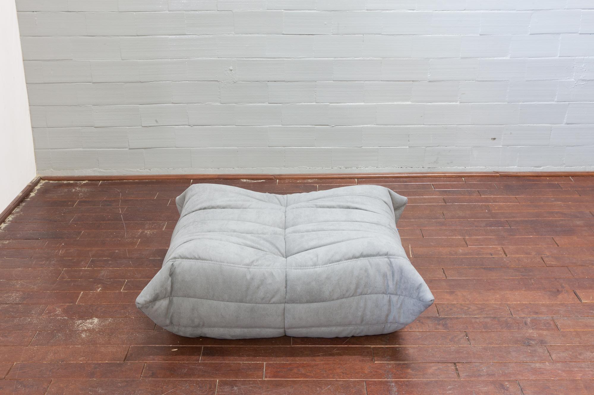 Togo Ottoman in Light Grey Microfiber by Michel Ducaroy, Ligne Roset In Excellent Condition For Sale In Berlin, DE