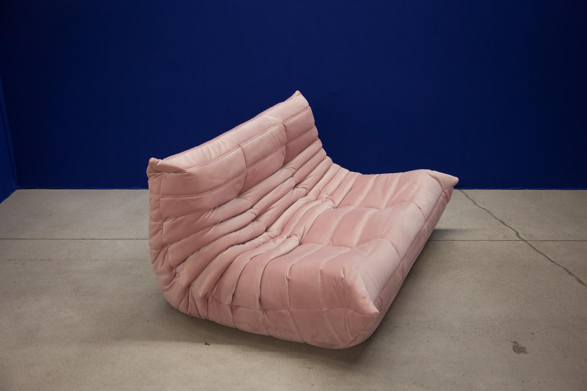 Mid-Century Modern Togo Set: 3-Seat 2-seat, corner in Pink Velvet by Michel Ducaroy for Ligne Roset