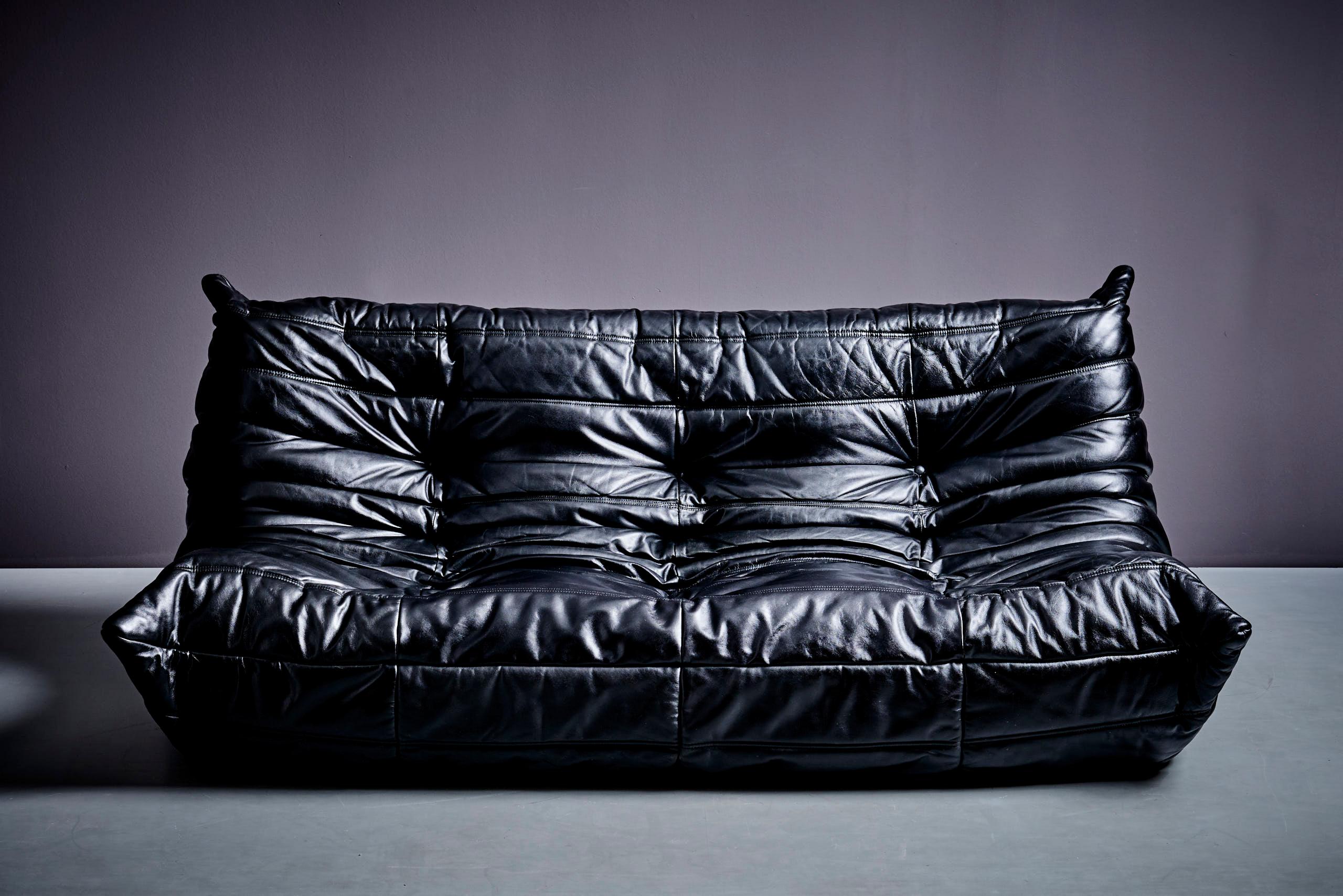 Togo Set of 2-Seater and 3-Seater in black leather designed by Michel Ducaroy 4