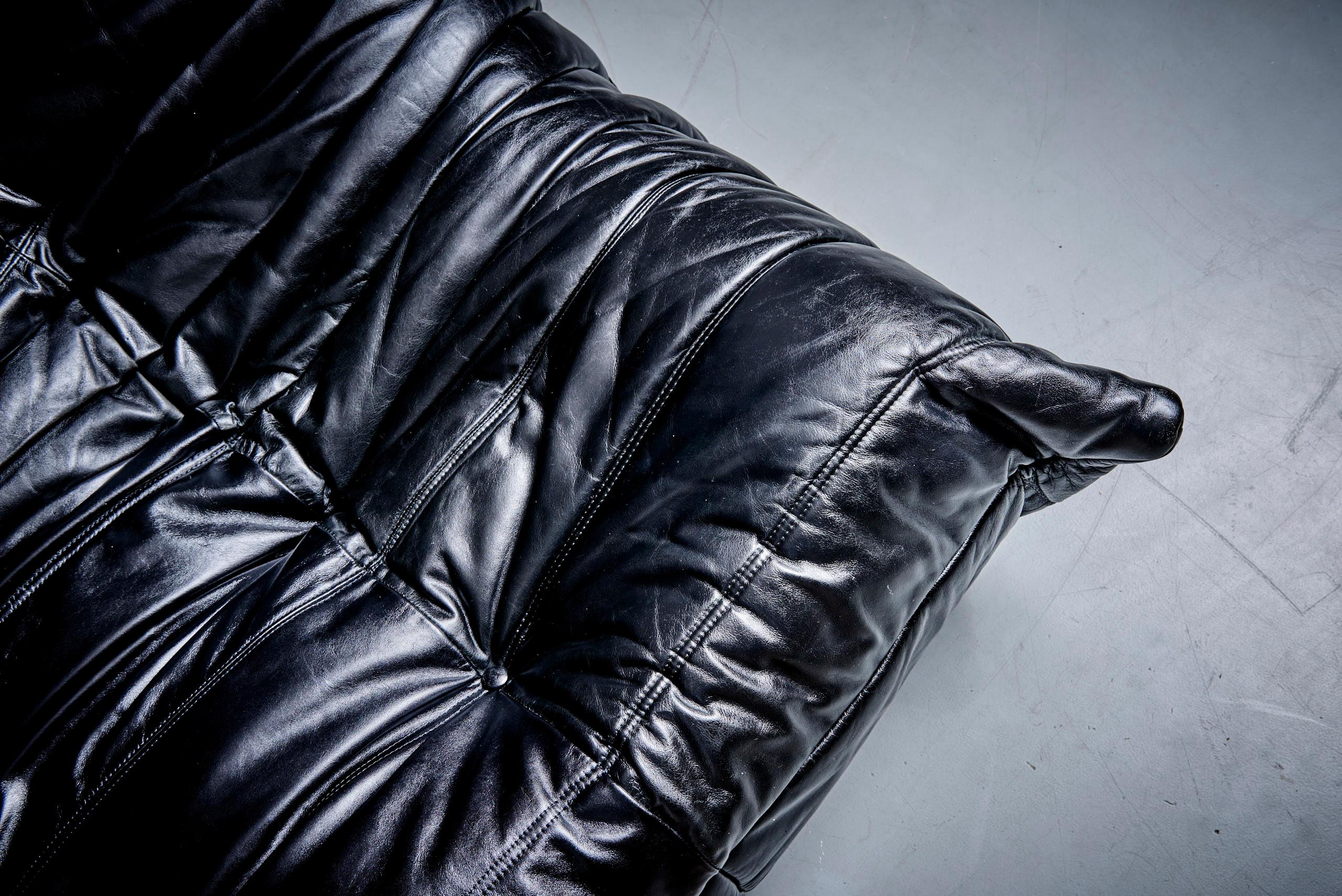 Togo Set of 2-Seater and 3-Seater in black leather designed by Michel Ducaroy 5