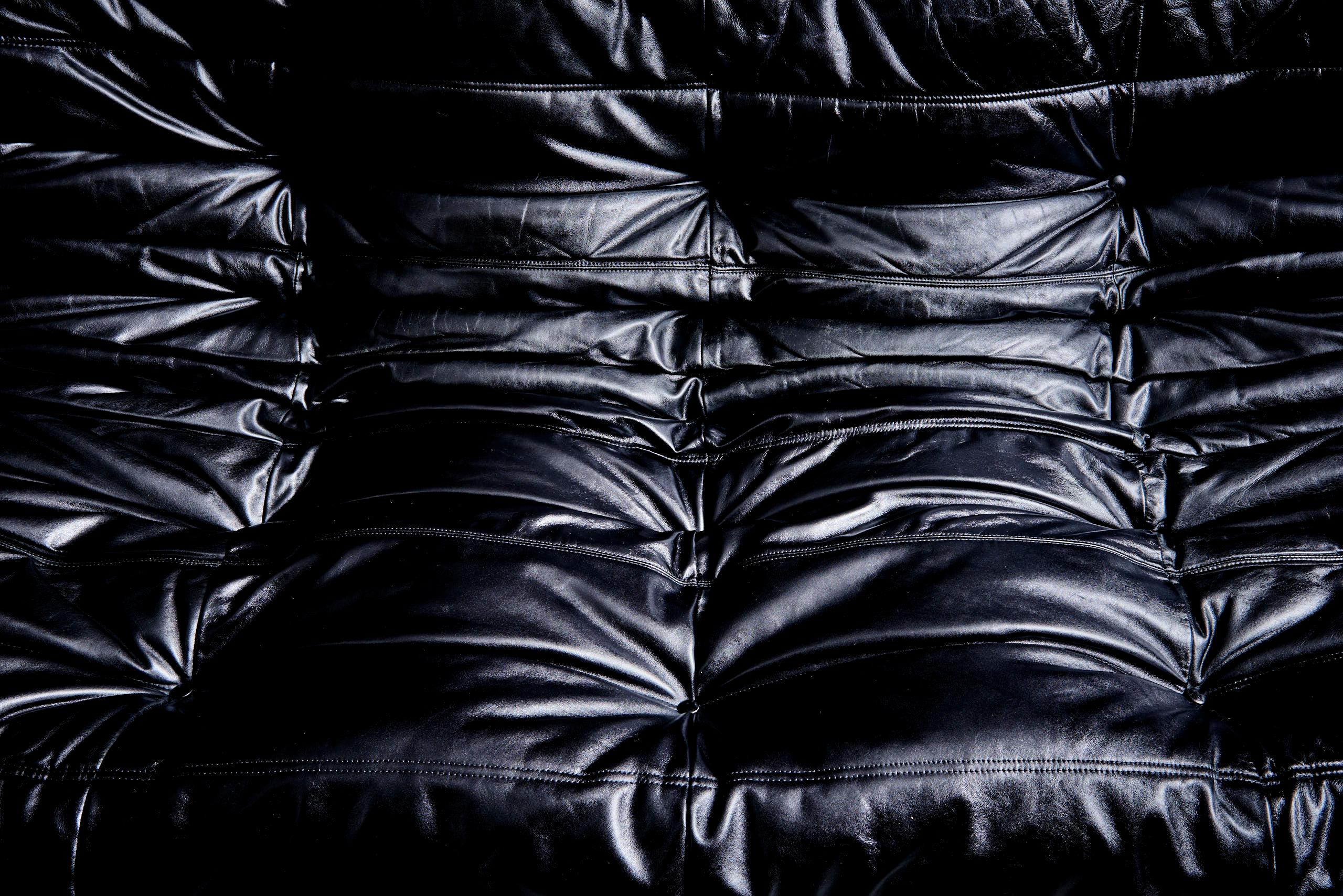 Togo Set of 2-Seater and 3-Seater in black leather designed by Michel Ducaroy 6