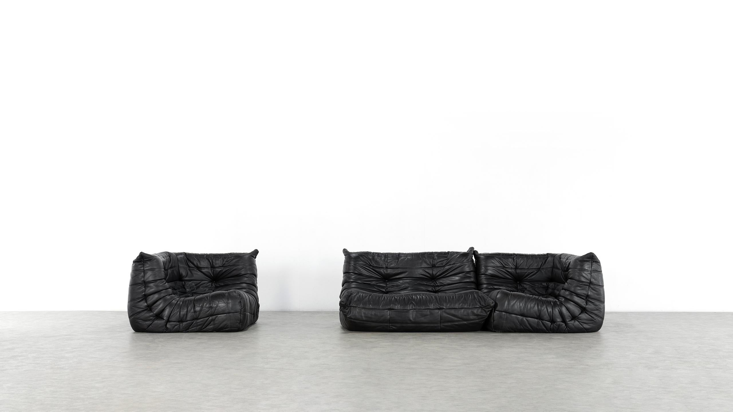 Togo Sofa, 1974 by Michel Ducaroy + Ligne Roset, Giant Landscape, Black Leather In Good Condition In Munster, NRW