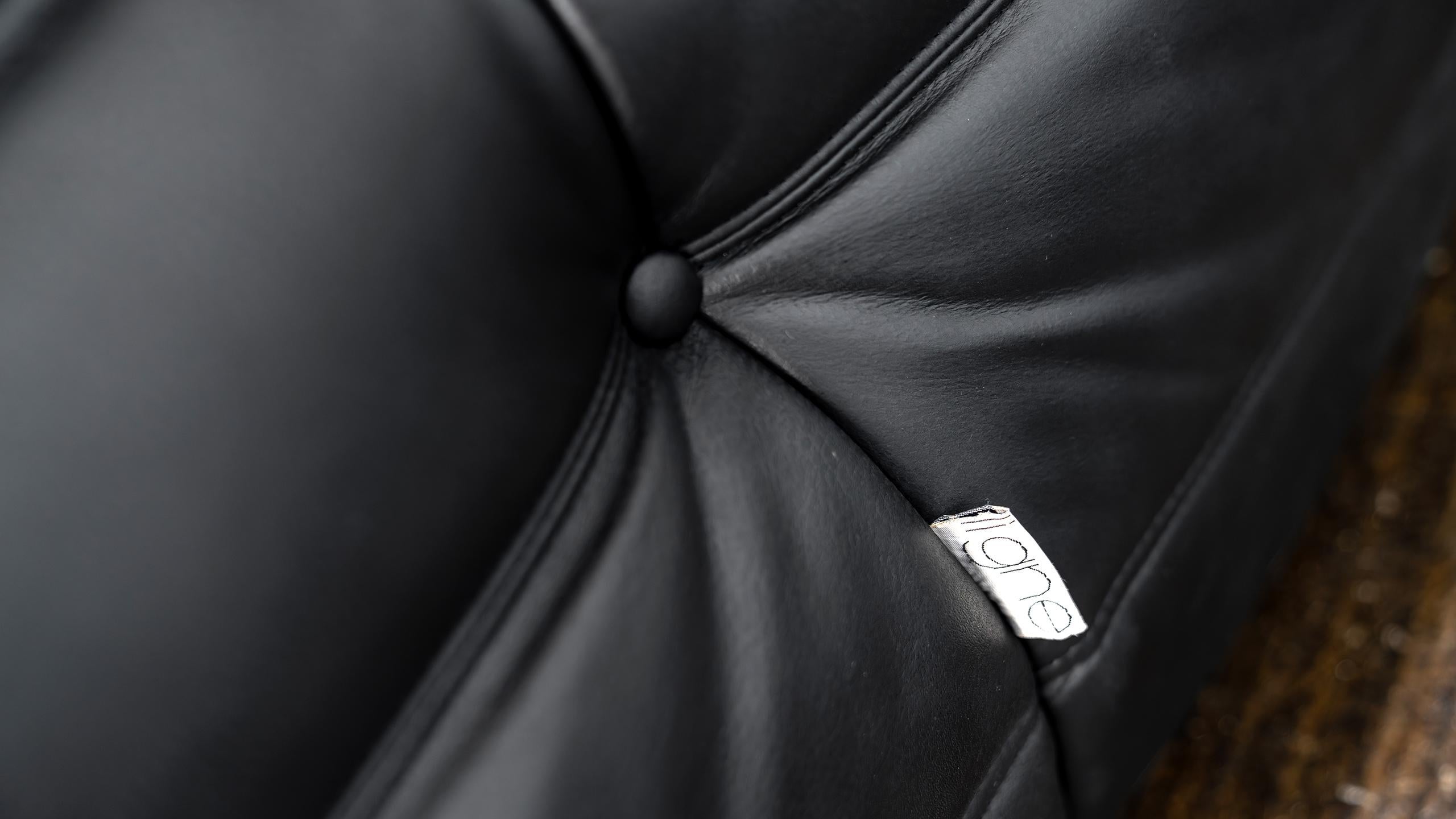 Togo Sofa Michel Ducaroy Ligne Roset Black Leather France Mid Century Modern In Good Condition For Sale In Munster, NRW