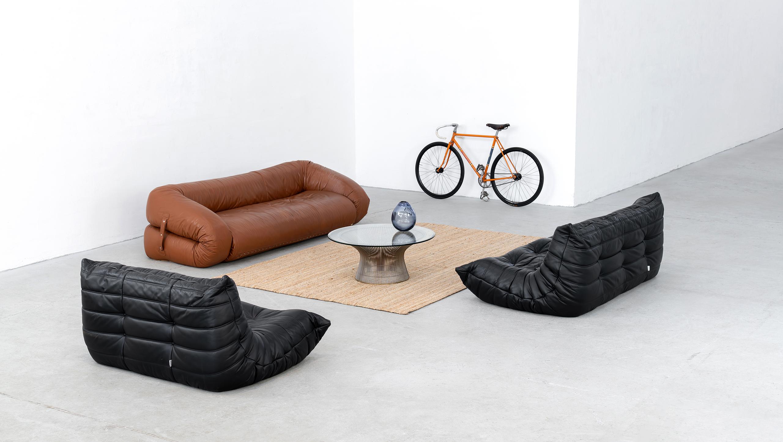 Mid-Century Modern Togo  Canapé 2 places - Michel Ducaroy Ligne Roset cuir noir fabriqué en France en vente