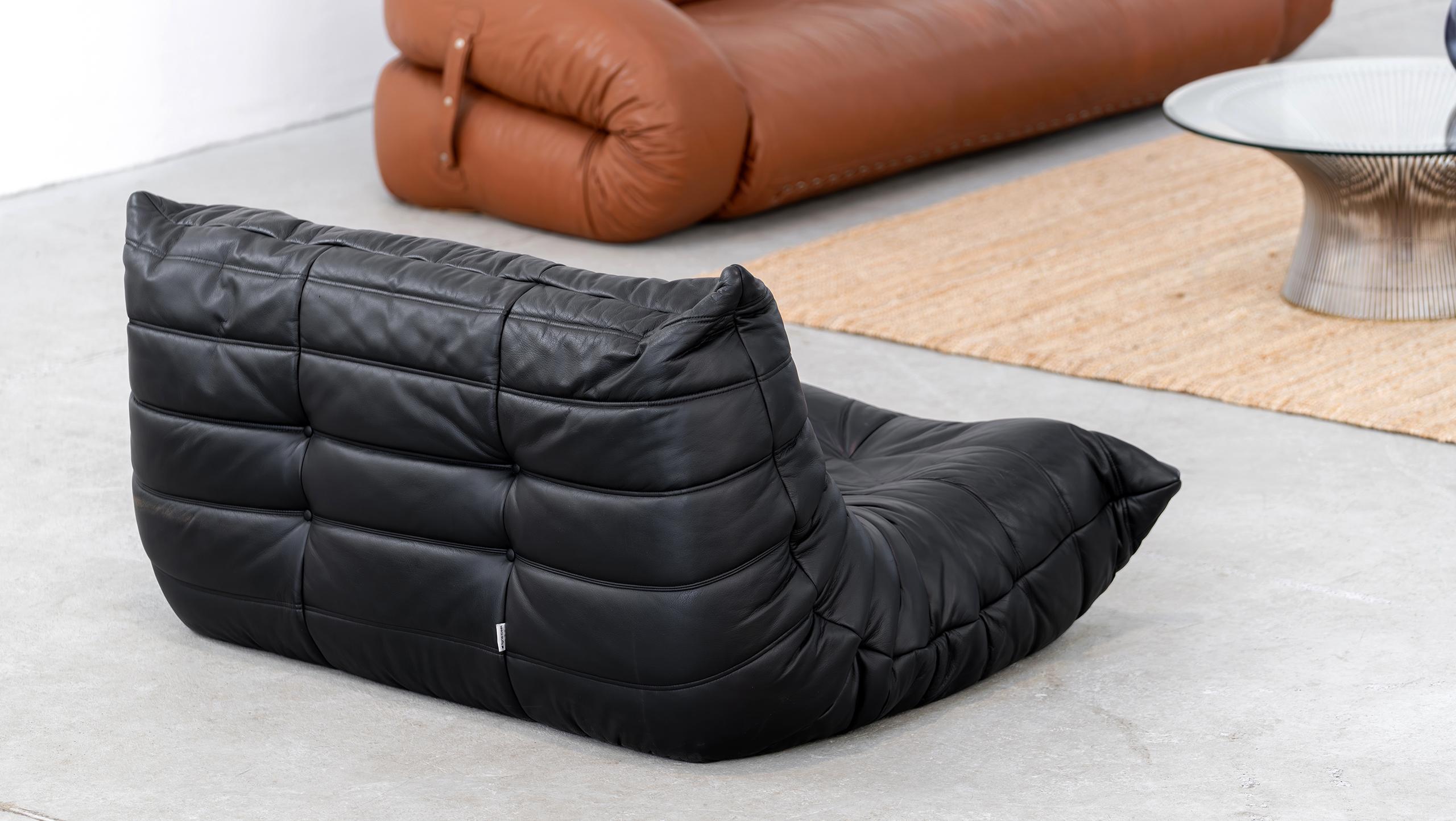 Français Togo  Canapé 2 places - Michel Ducaroy Ligne Roset cuir noir fabriqué en France en vente