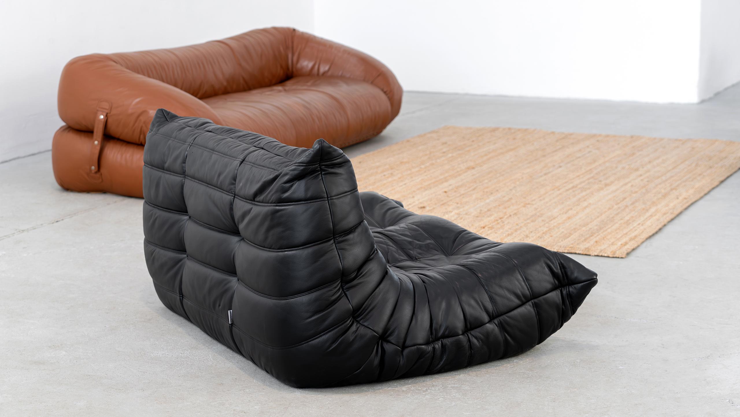 Fait main Togo  Canapé 2 places - Michel Ducaroy Ligne Roset cuir noir fabriqué en France en vente