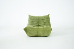 Canapé « Togo » de Michel Ducaroy pour Ligne Roset, personnalisé en velours côtelé vert
