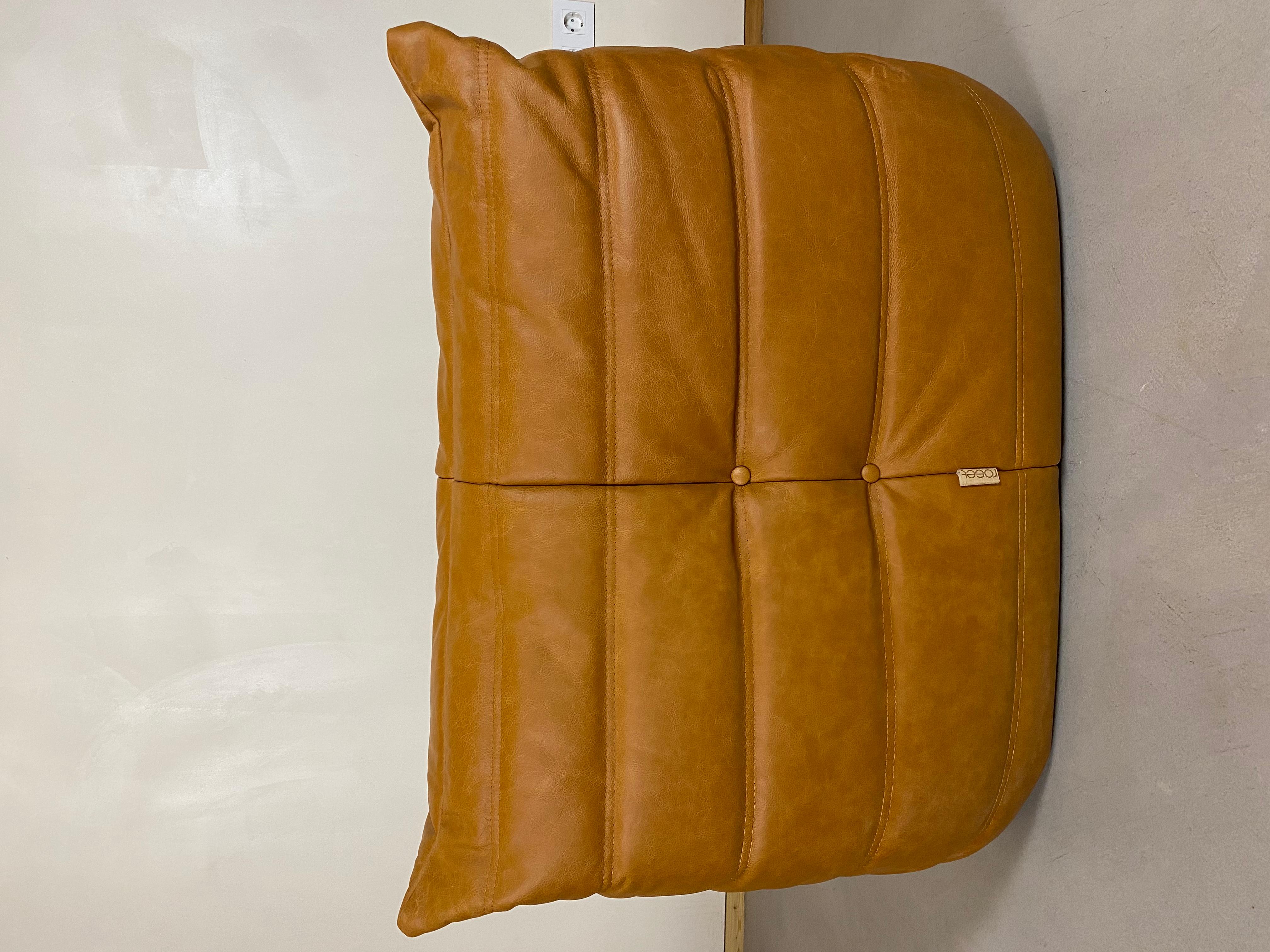 Togo Sofa by Michel Ducaroy for Ligne Roset In Good Condition For Sale In Porto, PT