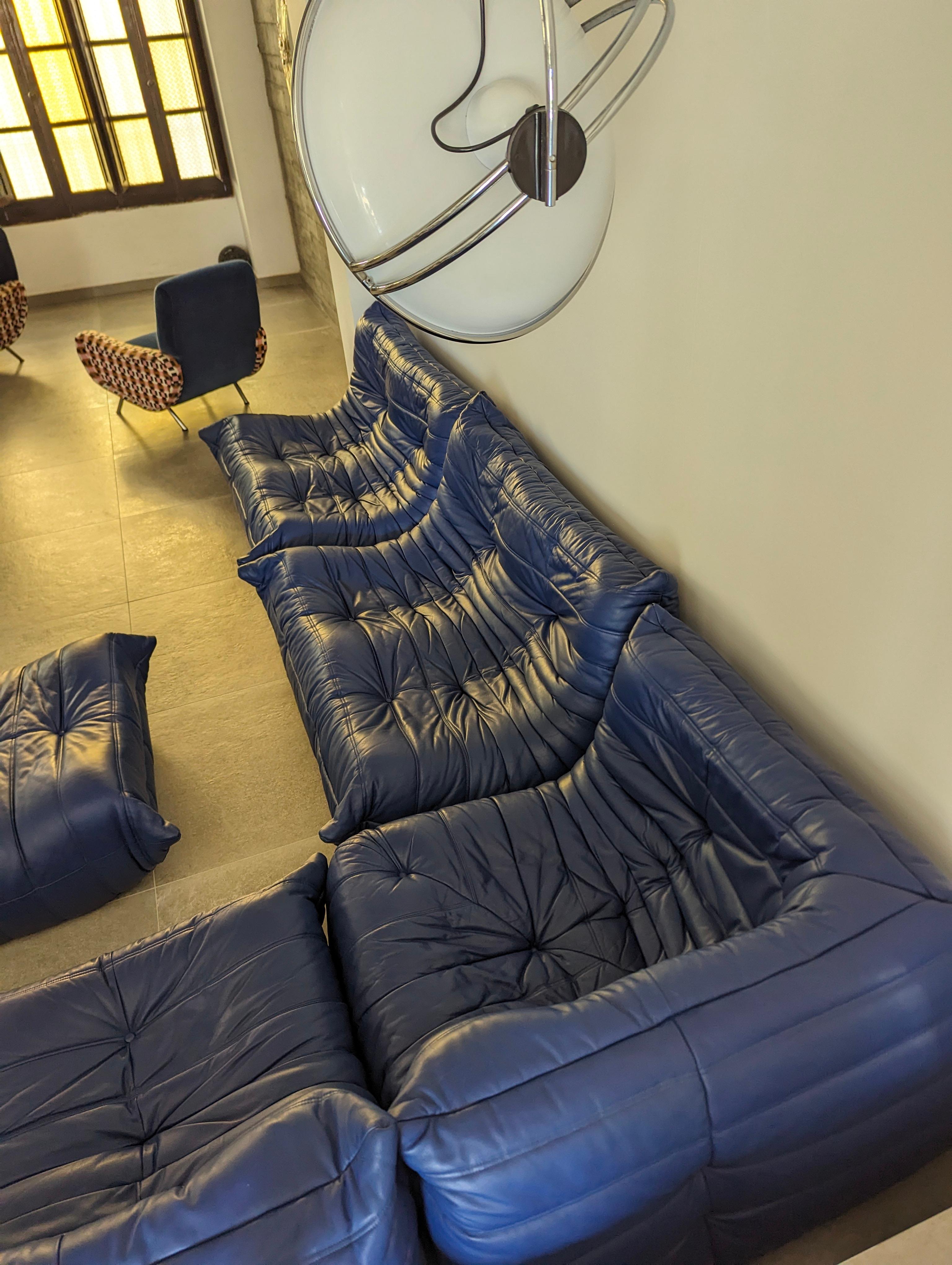 Divano Togo di Michel Ducaroy per Ligne Roset in pelle blu, Francia, Set di 5 in vendita 5