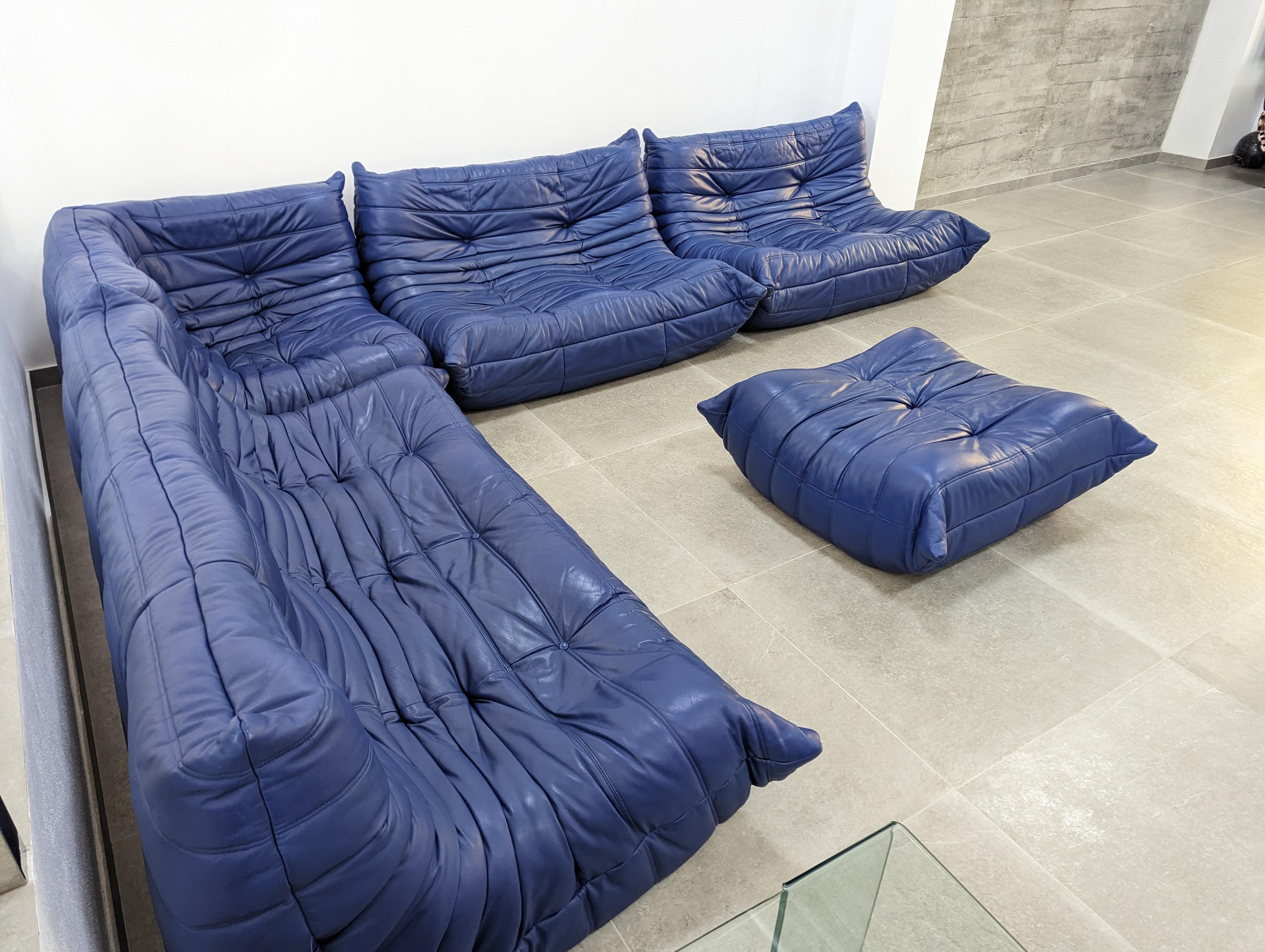 Francese Divano Togo di Michel Ducaroy per Ligne Roset in pelle blu, Francia, Set di 5 in vendita