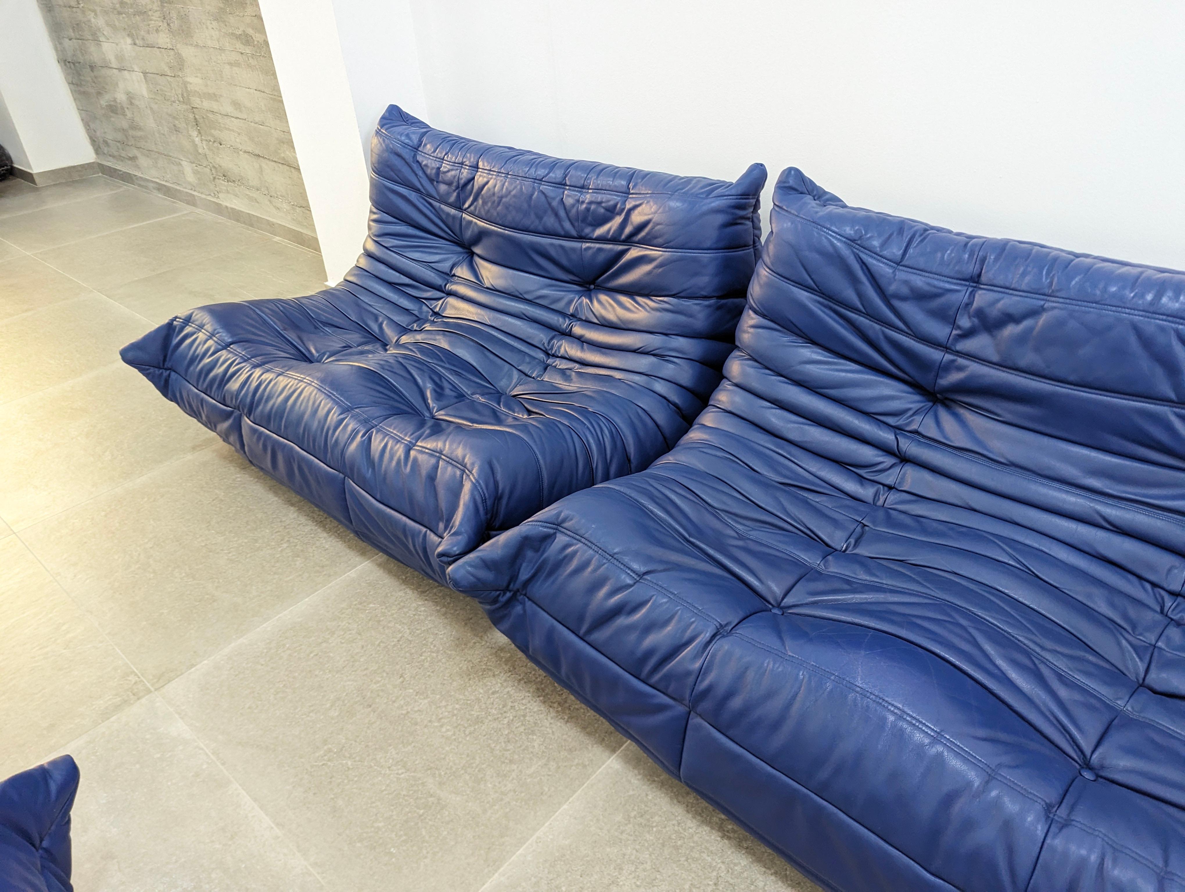 Fine XX secolo Divano Togo di Michel Ducaroy per Ligne Roset in pelle blu, Francia, Set di 5 in vendita