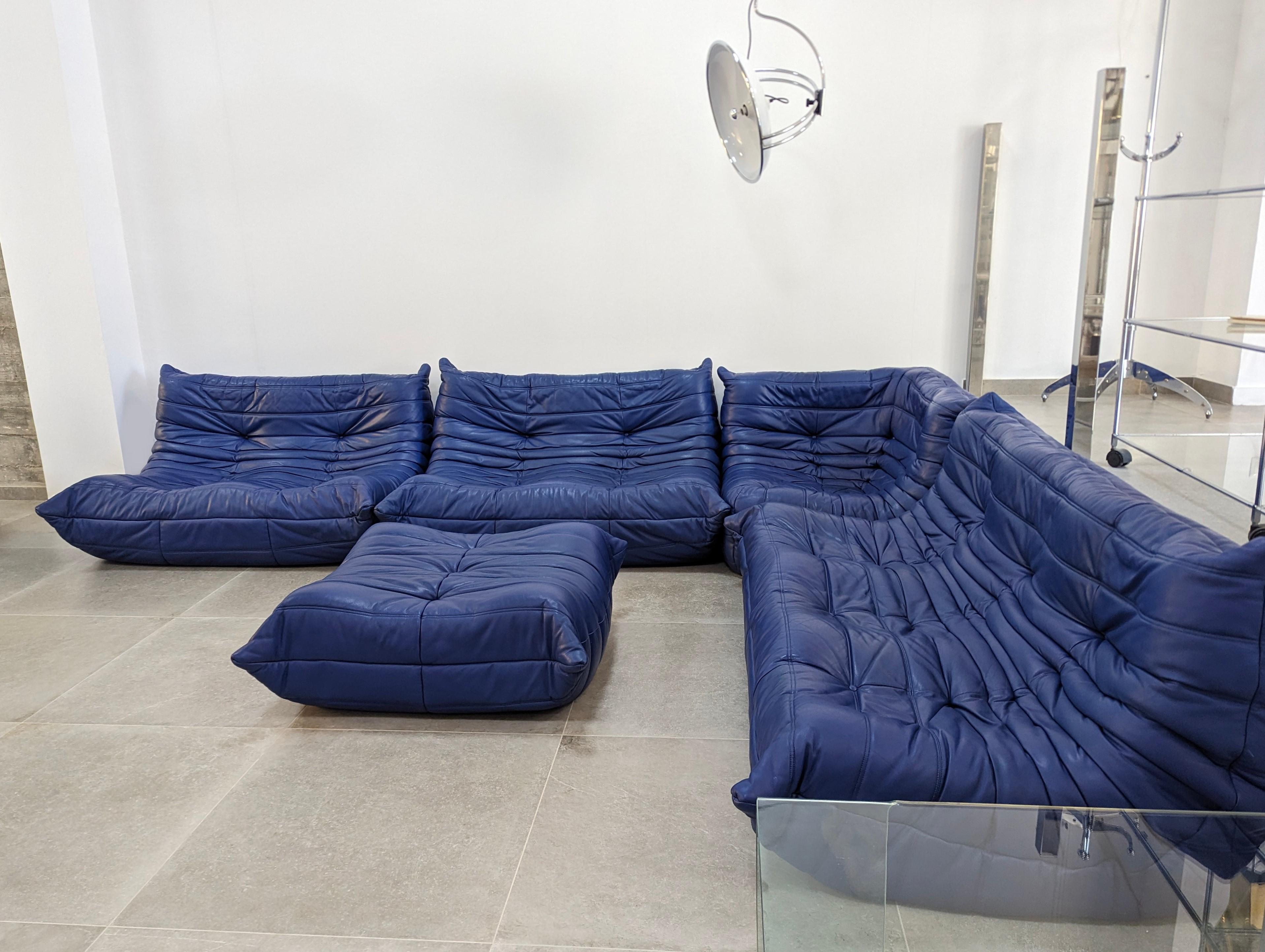 Pelle Divano Togo di Michel Ducaroy per Ligne Roset in pelle blu, Francia, Set di 5 in vendita