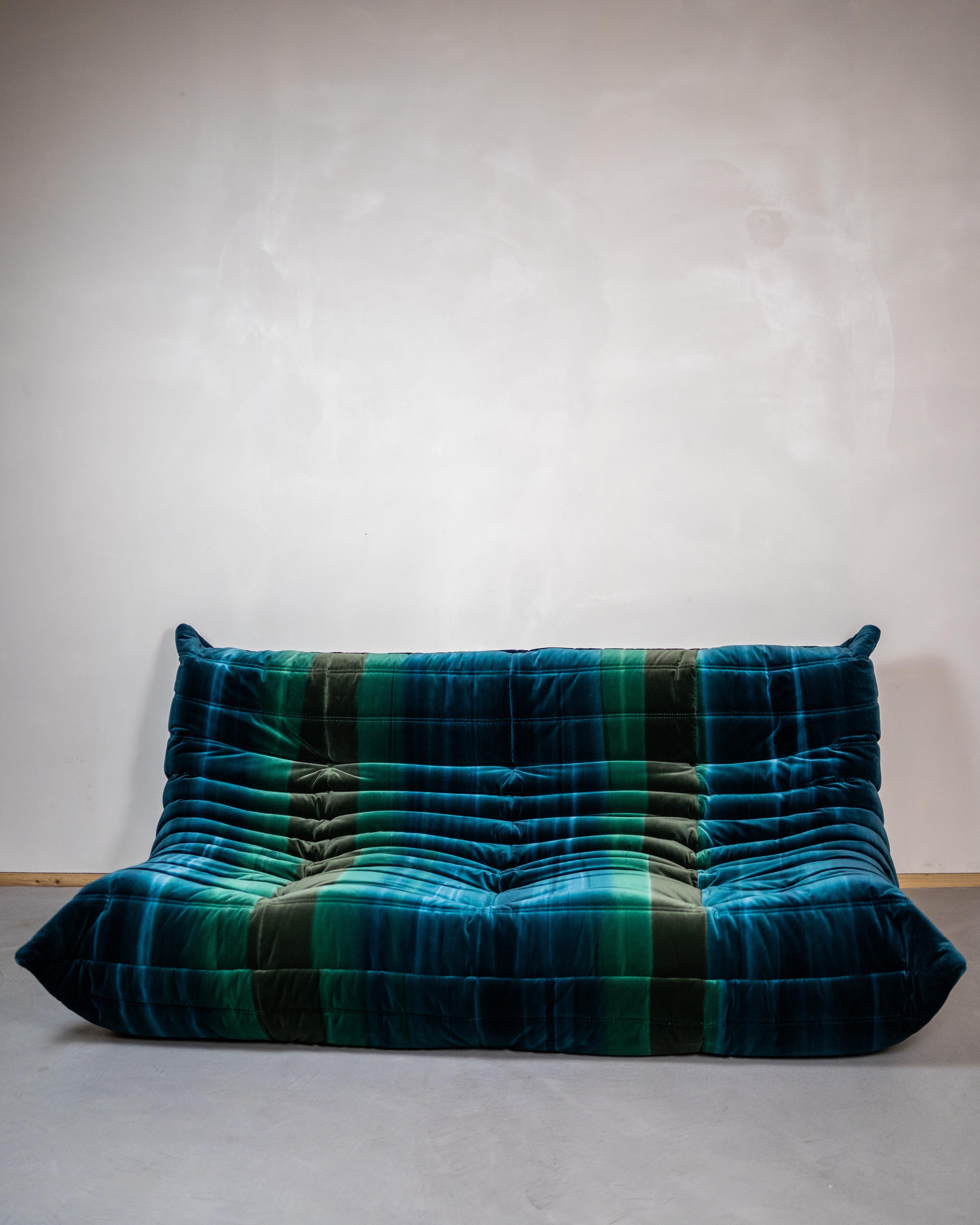Togo-Sofa aus Samt von Michel Ducaroy für Ligne Roset (Moderne) im Angebot