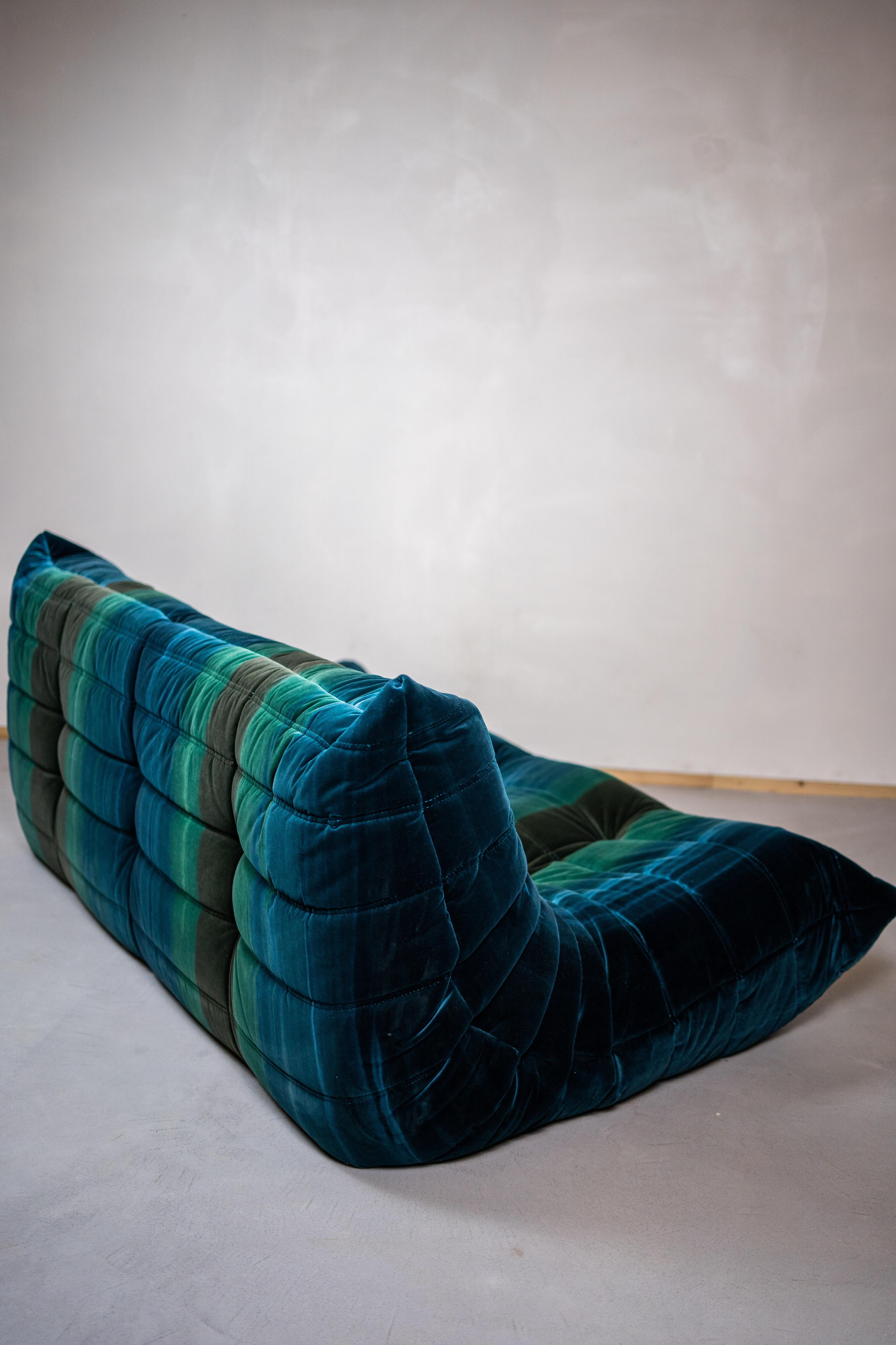 Togo Sofa in Velvet by Michel Ducaroy for Ligne Roset In Good Condition For Sale In Porto, PT