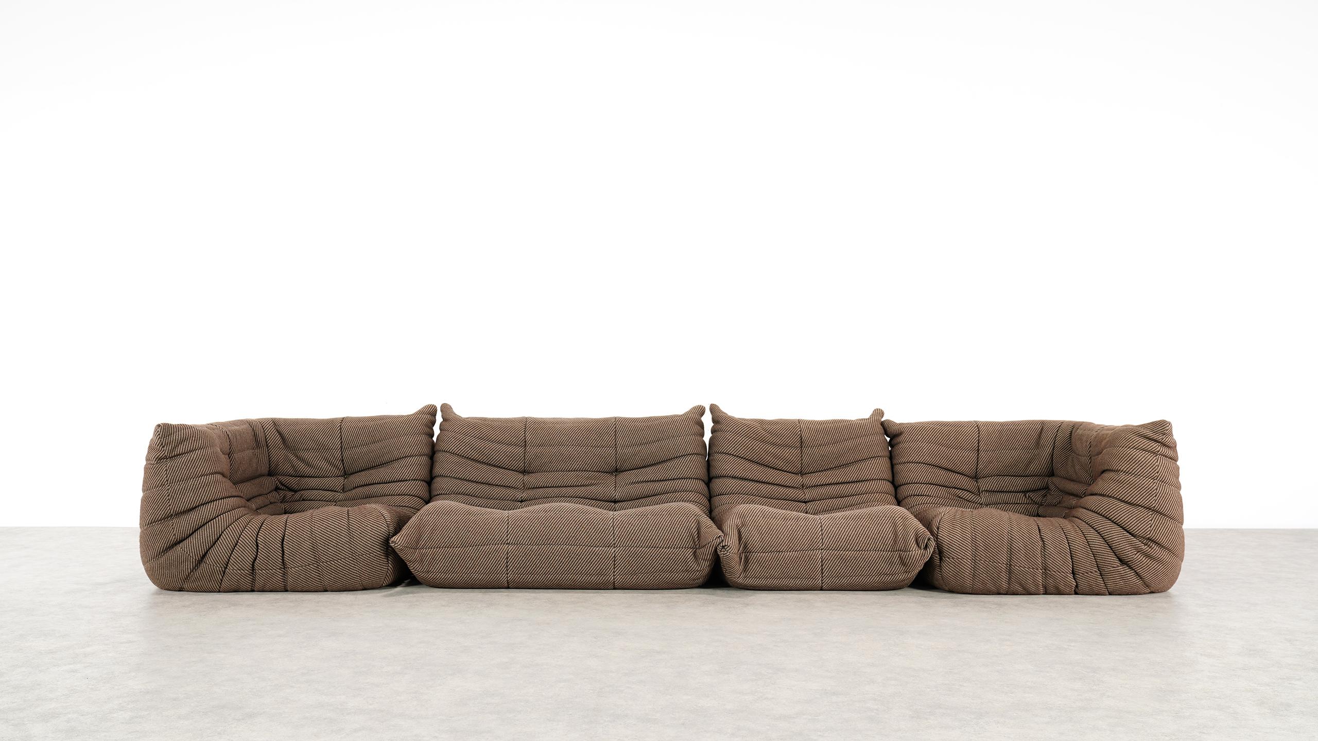 Wonderful living room set
Sofa system TOGO, designed by Michel Ducaroy in 1974. Manufactured by Ligne Roset, France
This sofa consists of 2 corner elements, a 2-seat element, a 1-seat element and a footrest /pouf.
It features it´s original