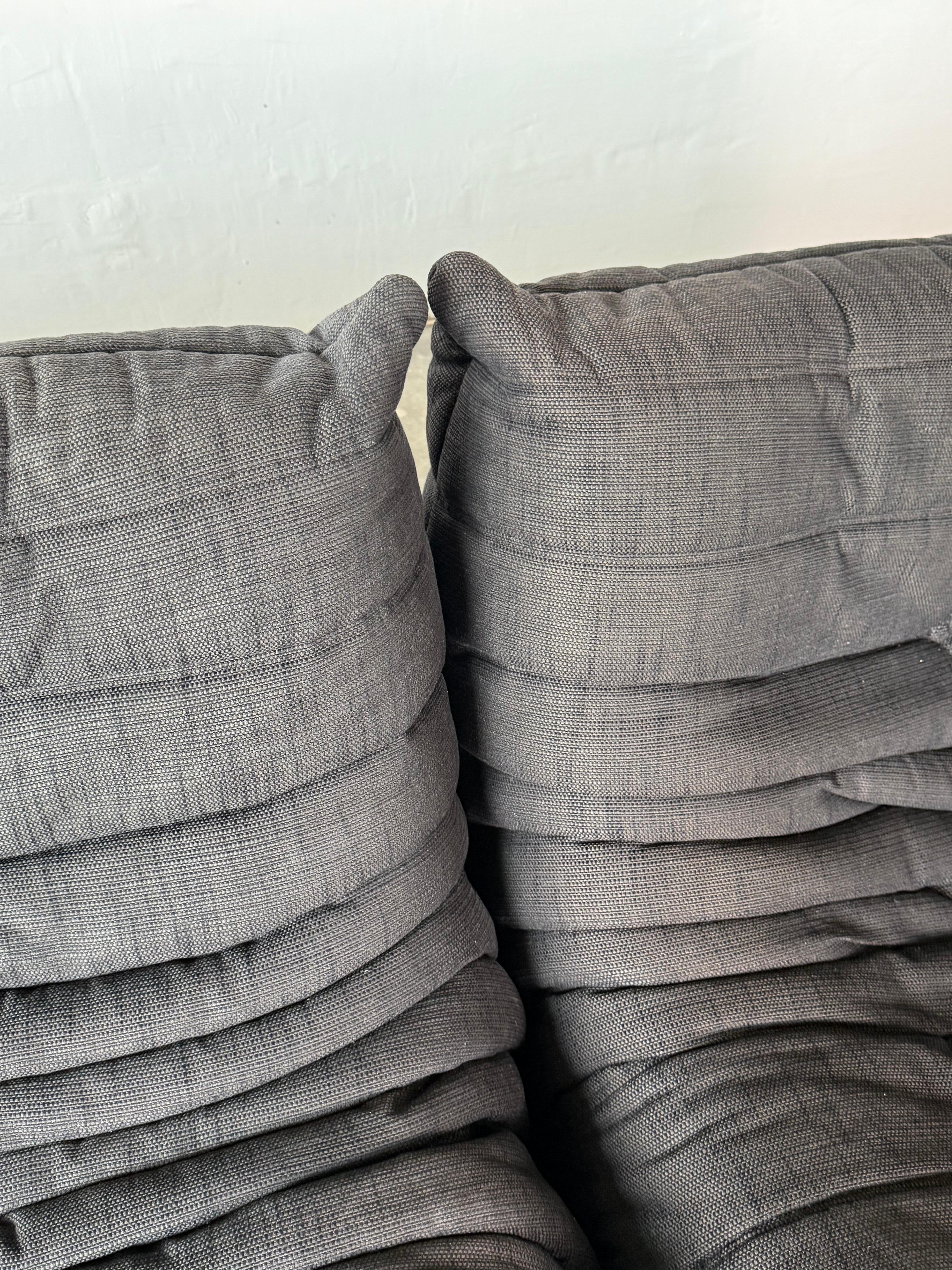 XXI secolo e contemporaneo Set di divani Togo di Ligne Roset, anni 2000, rivestimento originale in ciniglia in vendita