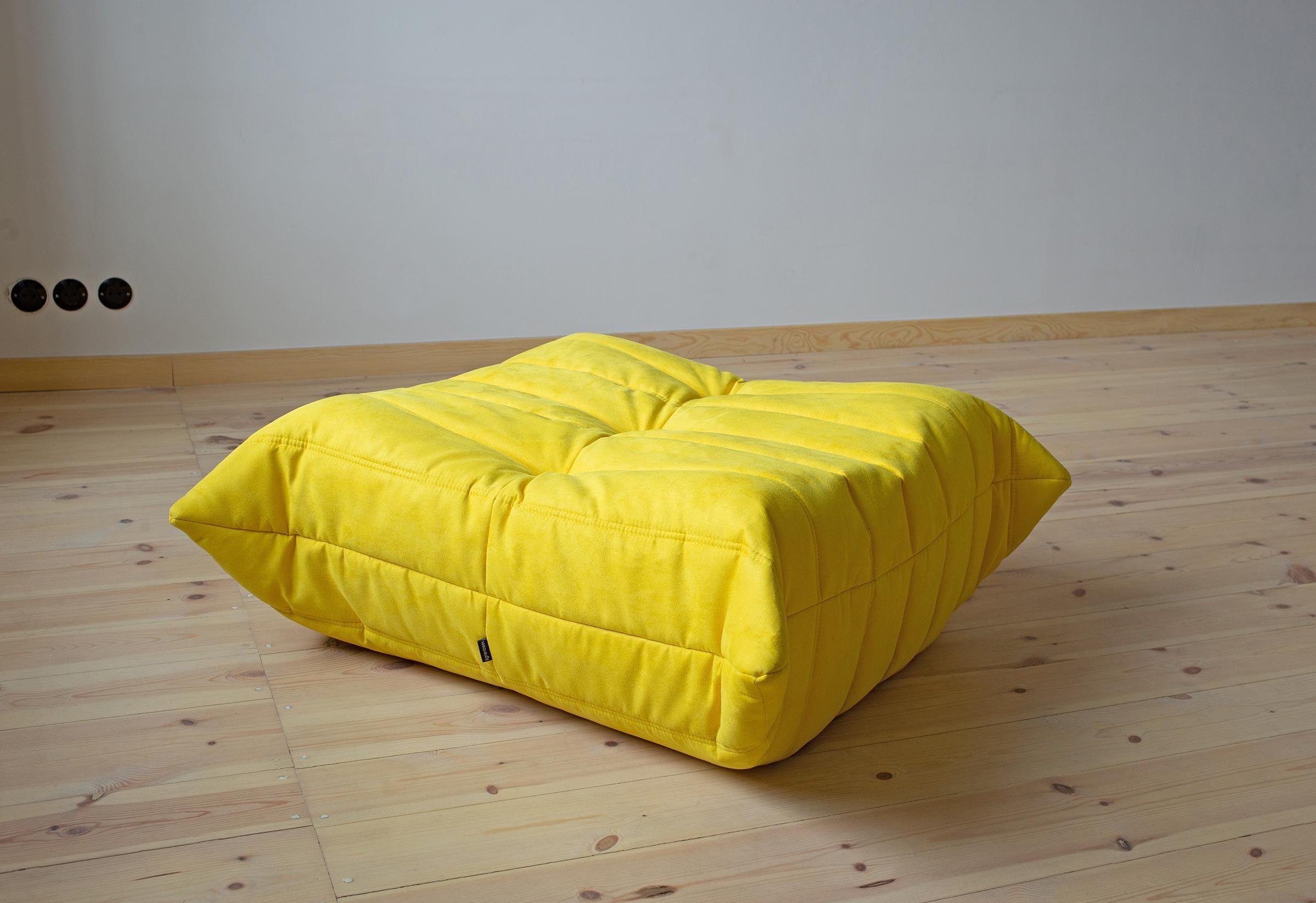 Togo-Sofa-Set von Michel Ducaroy für Ligne Roset, in gelbem Mikrofaser im Angebot 13