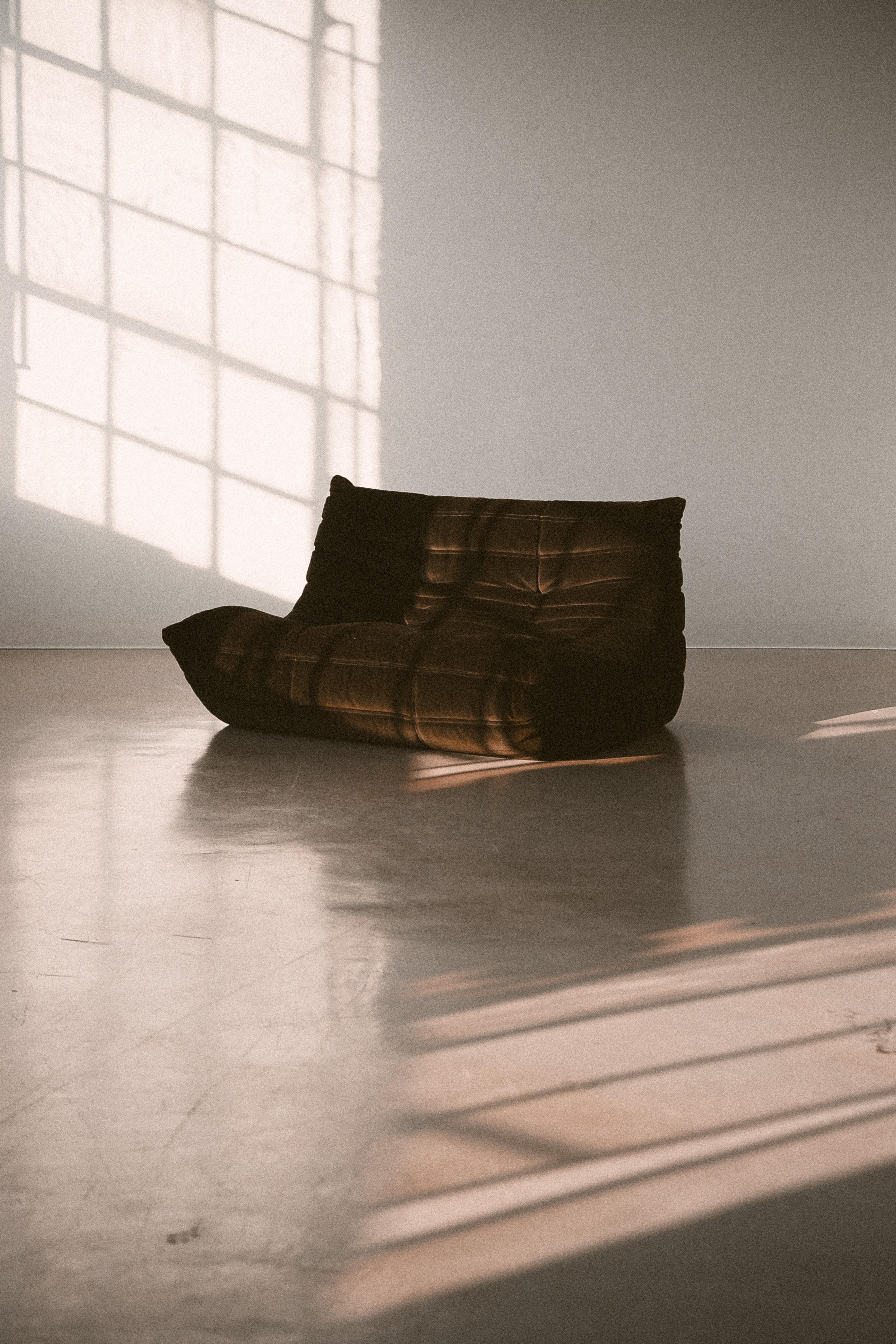 Togo-Sofa-Set in Schokoladenbraun von Michel Ducaroy für AirBorne/Arconas (Ligne Roset) im Zustand „Hervorragend“ im Angebot in TORONTO, CA
