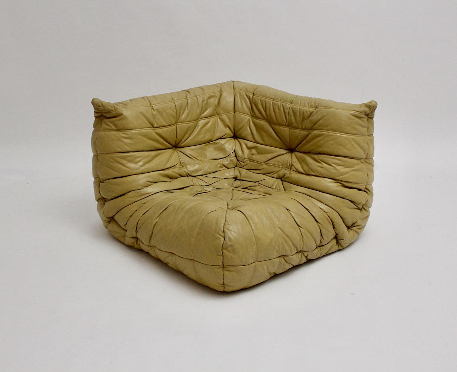 Original Togo vintage corner sofa or club chair from beige leather designed by Michel Ducaroy 1970s France
for Ligne Roset.
The corner sofa shows a light caramel beige color tone and its famous wrinkled cozy design.
Labeled at the back and lined