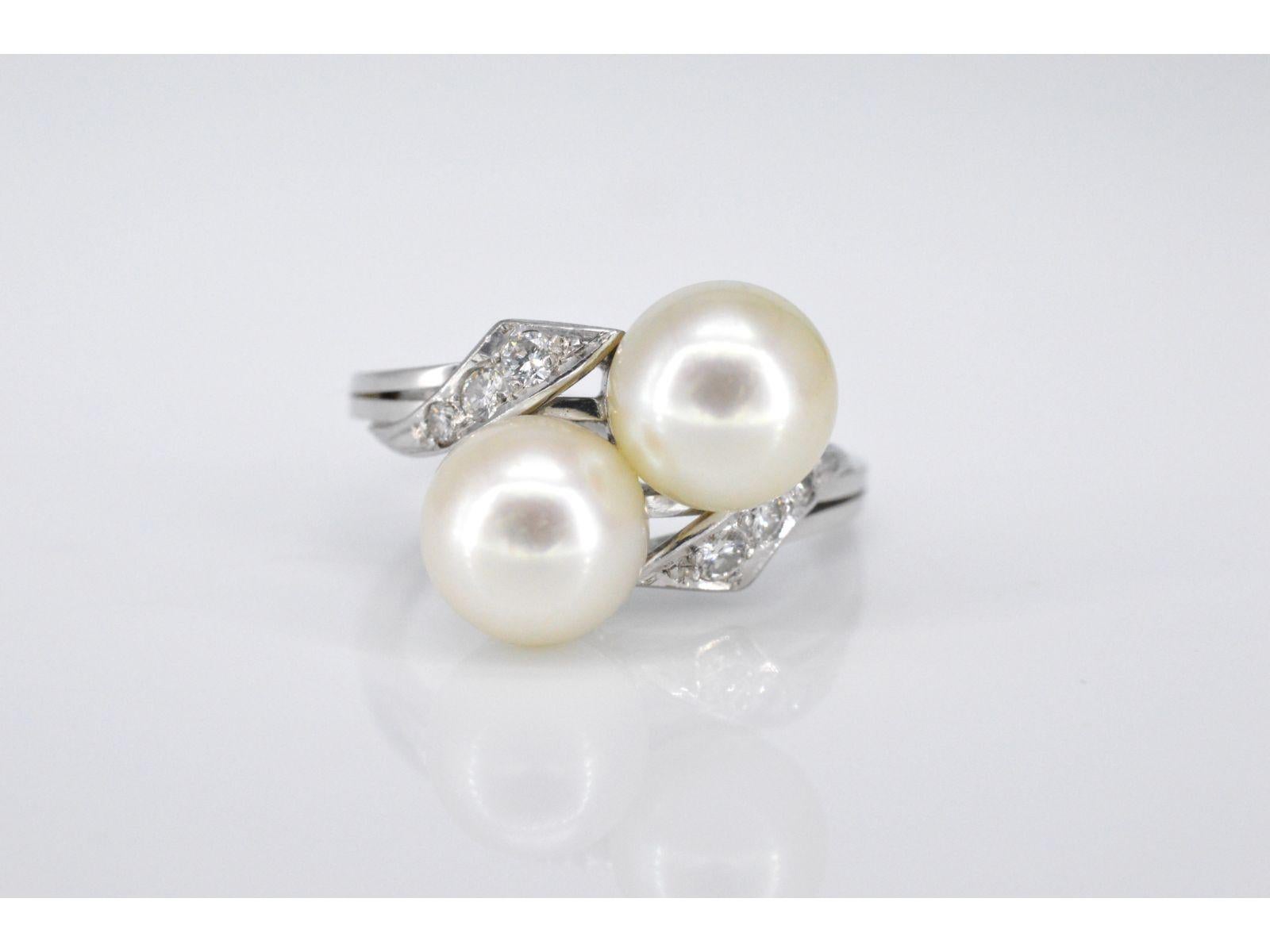Brilliant Cut Toi en Moi - ring with pearls and diamonds  For Sale
